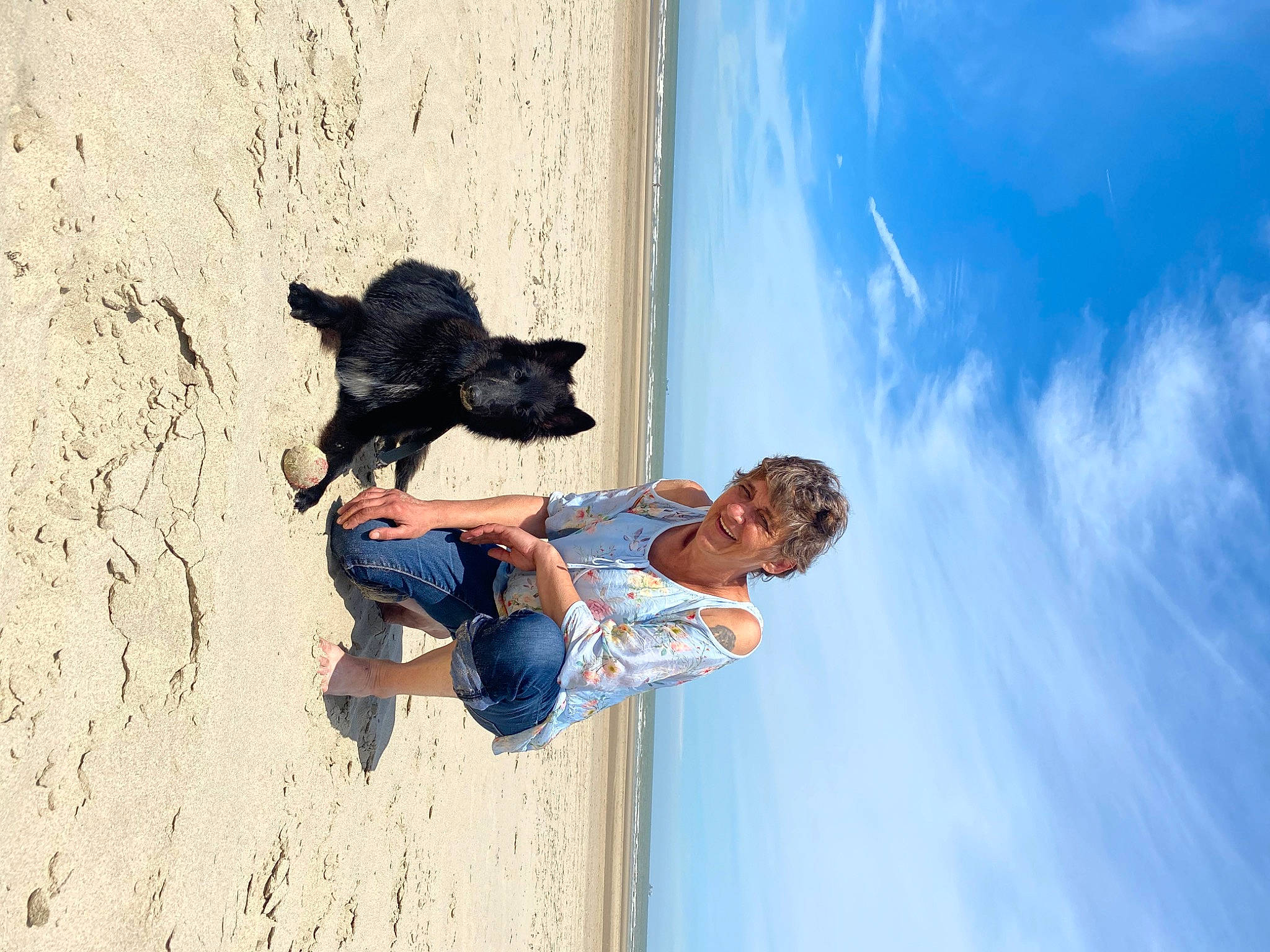 Tessy participe au concours pour gagner de l'argent avec cette photo : adventure, azure, beach, blue, cloud, electric_blue, extreme_sport, fun, gesture, happy, jeans, landscape, leg, leisure, people_in_nature, recreation, sky, travel, tree, water