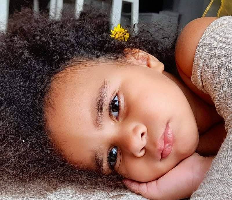 Maëlys a rejoint le concours — aidez-le/la à gagner de superbes lots ! beauty, black_hair, brown_hair, cheek, child, chin, close_up, ear, eye, eyebrow, eyelash, fashion_accessory, flash_photography, forehead, iris, lip, long_hair, neck, nose, person