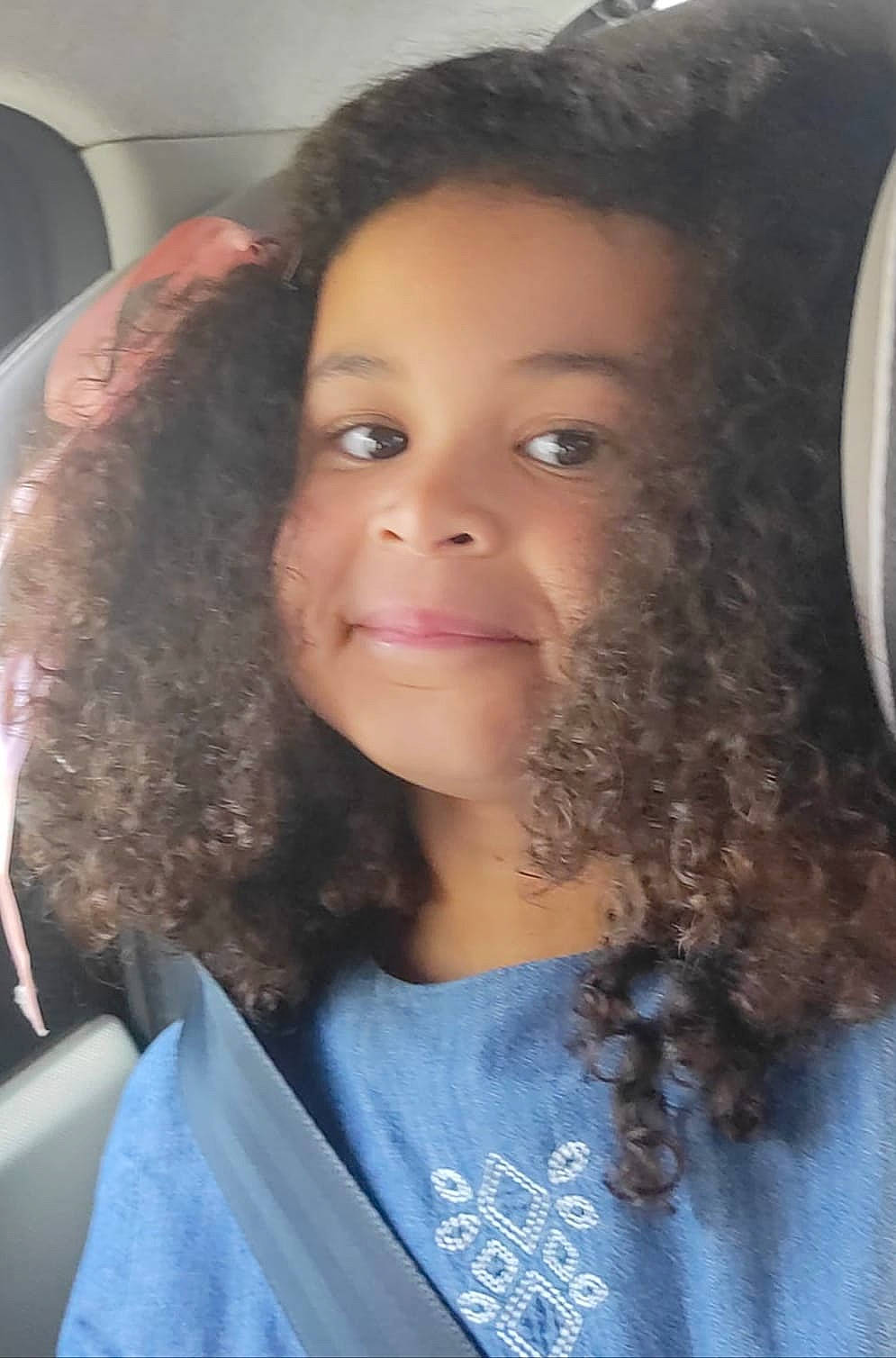 Maya participe au concours pour gagner de l'argent avec cette photo : cheek, chin, eye, eyebrow, eyelash, forehead, hair, happy, head, human, iris, jaw, joy, lip, neck, nose, organ, person, ringlet, shoulder