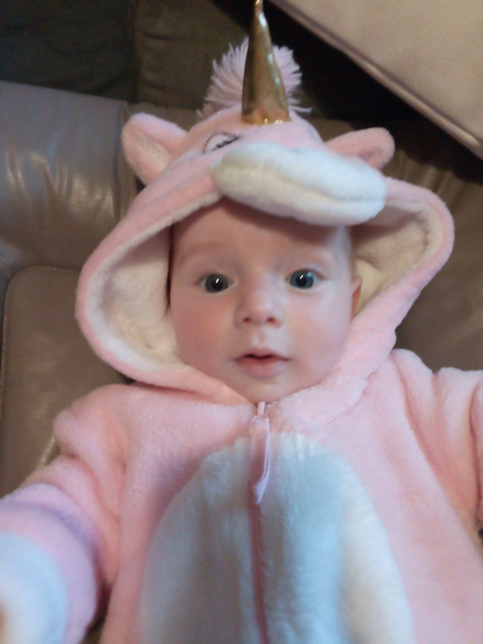 Hanaïa participe au concours pour gagner de l'argent avec cette photo : baby, child, ear, fictional_character, hat, head, headgear, headwear, person, toddler, toy