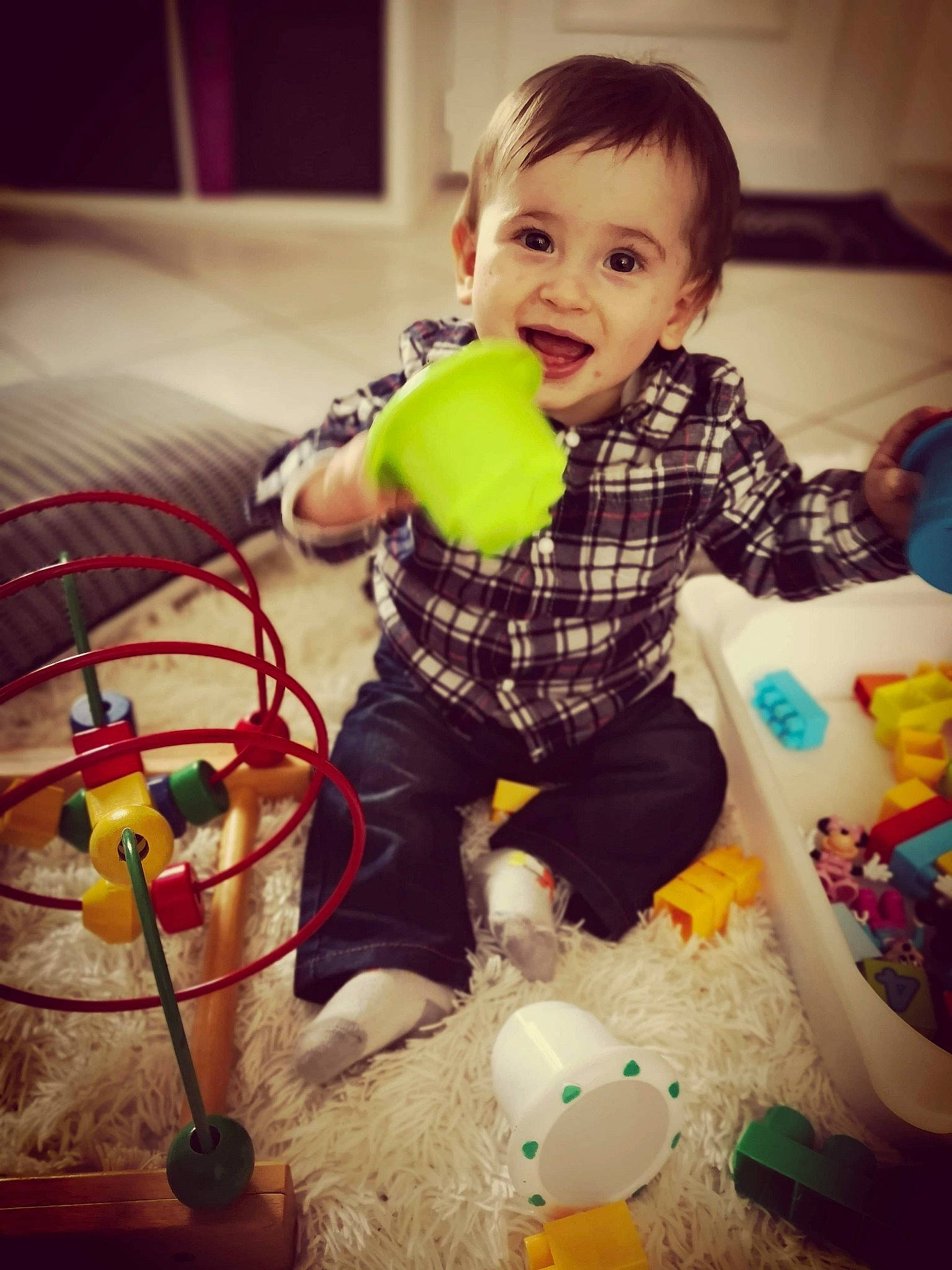 Lyam a rejoint le concours — aidez-le/la à gagner de superbes lots ! baby, cheek, child, eye, face, fun, happy, head, nose, person, play, sitting, skin, smile, toddler, toy