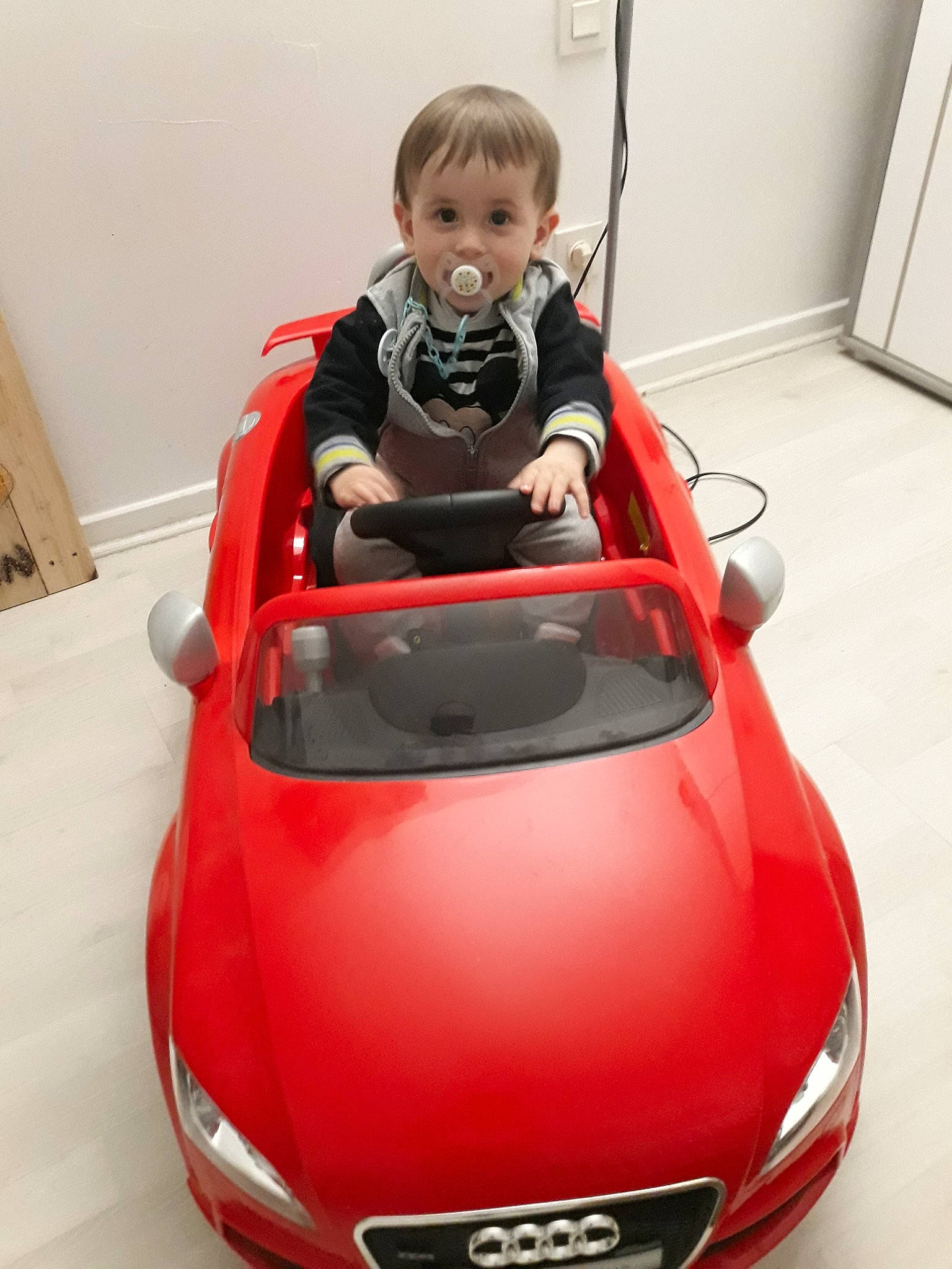 Lyam participe au concours pour gagner de l'argent avec cette photo : audi, automotive_design, automotive_exterior, automotive_window_part, bumper, car, compact_car, concept_car, convertible, family_car, hood, joy, luxury_vehicle, motor_vehicle, person, personal_luxury_car, red, sports_car, vehicle, window