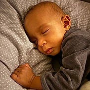 Milhan participe au concours pour gagner de l'argent avec cette photo : baby, sleeping, pillow, polka_dot, blanket, child, face, hand, cozy, soft, indoors, peaceful, rest, cute, young, person, infant, clothing, portrait, nap
