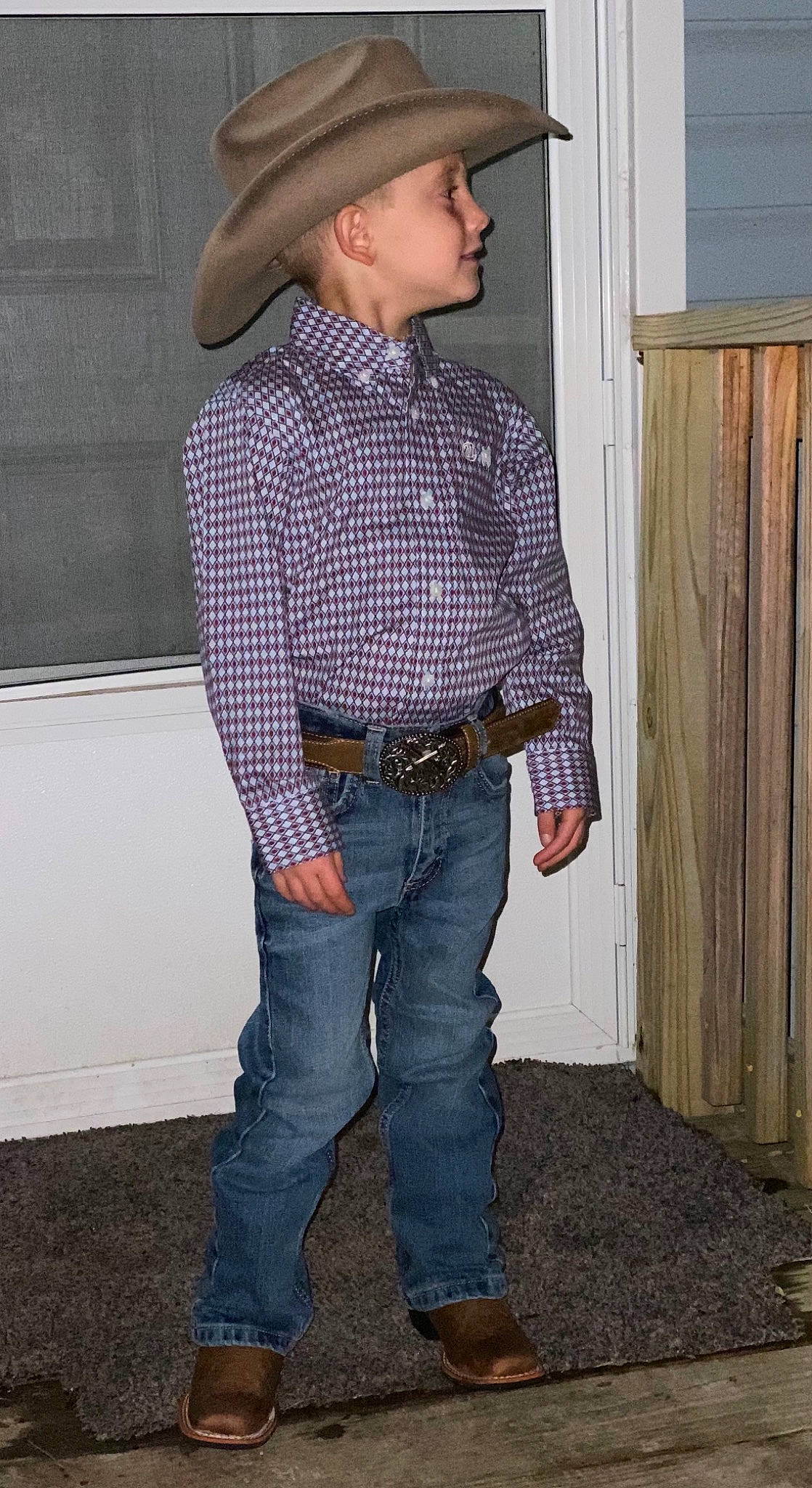 Bensen is registered to the contest to win money with this photo: belt, blazer, clothing, collar, denim, dress_shirt, hat, jeans, neck, person, photograph, plaid, shoulder, sleeve, standing, street_fashion, sun_hat, tartan, trousers, waist