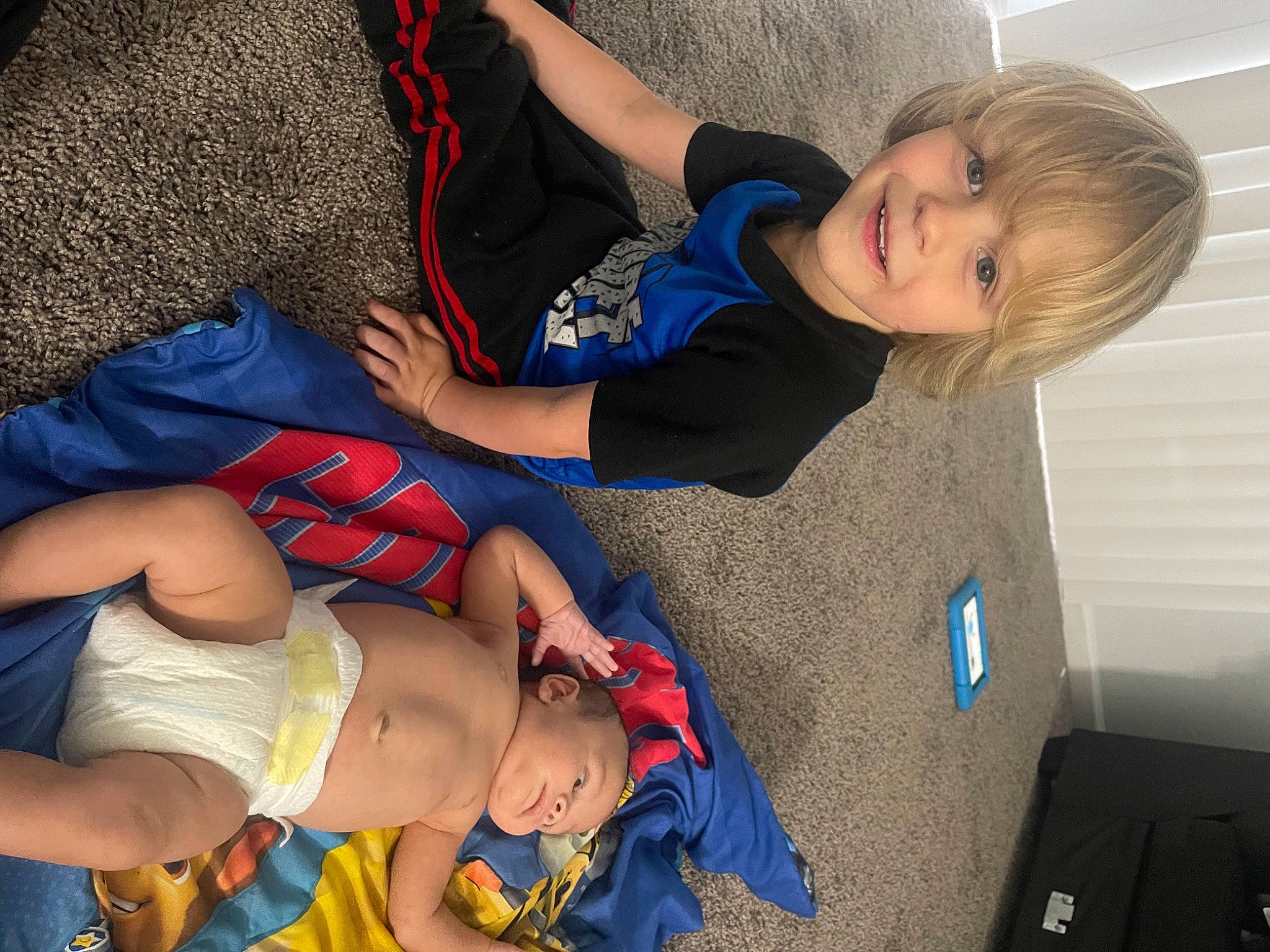 Benjiman is registered to the contest to win money with this photo: abdomen, arm, baby, child, comfort, elbow, fun, hand, human_body, joint, joy, knee, lap, leg, mouth, muscle, organ, person, smile, thigh