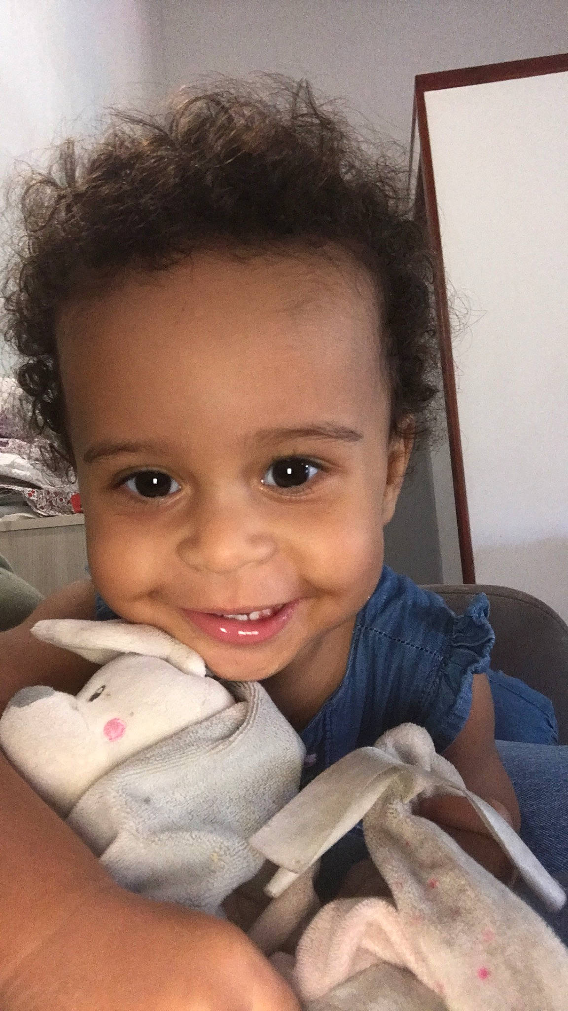 Angèle a rejoint le concours — aidez-le/la à gagner de superbes lots ! baby, cheek, child, ear, eyebrow, face, finger, forehead, joy, lip, mouth, nose, person, skin, smile, toddler