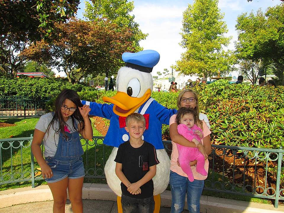 Noa a rejoint le concours — aidez-le/la à gagner de superbes lots ! botanical_garden, botany, child, community, event, fun, garden, headwear, joy, leisure, person, plant, recreation, smile, tourism, travel, tree, vacation, world