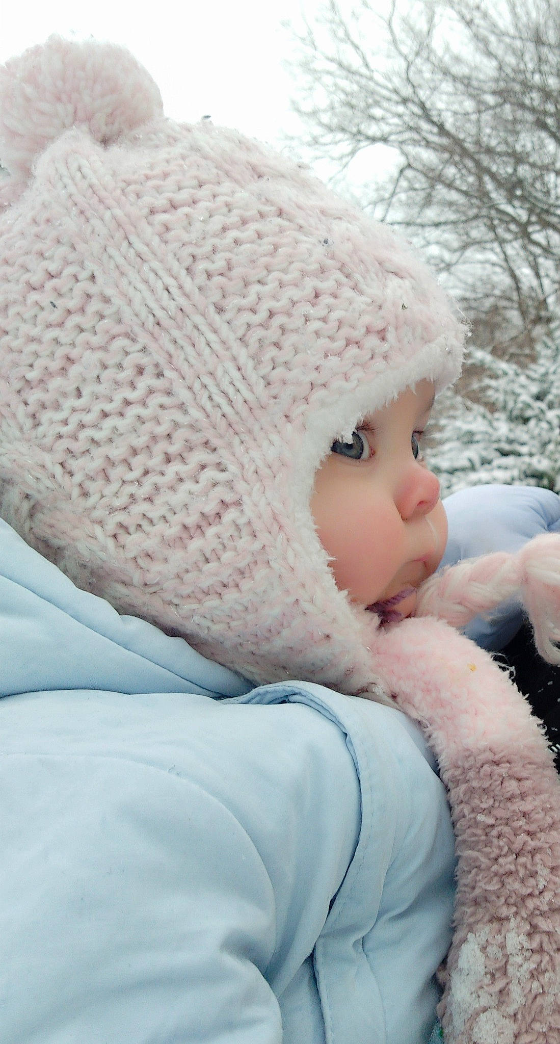 Elouane a rejoint le concours — aidez-le/la à gagner de superbes lots ! baby_toddler_clothing, bonnet, craft, creative_arts, crochet, freezing, frost, hood, knit_cap, knitting, precipitation, snow, textile, thread, toy, winter, wool, woolen, woven_fabric