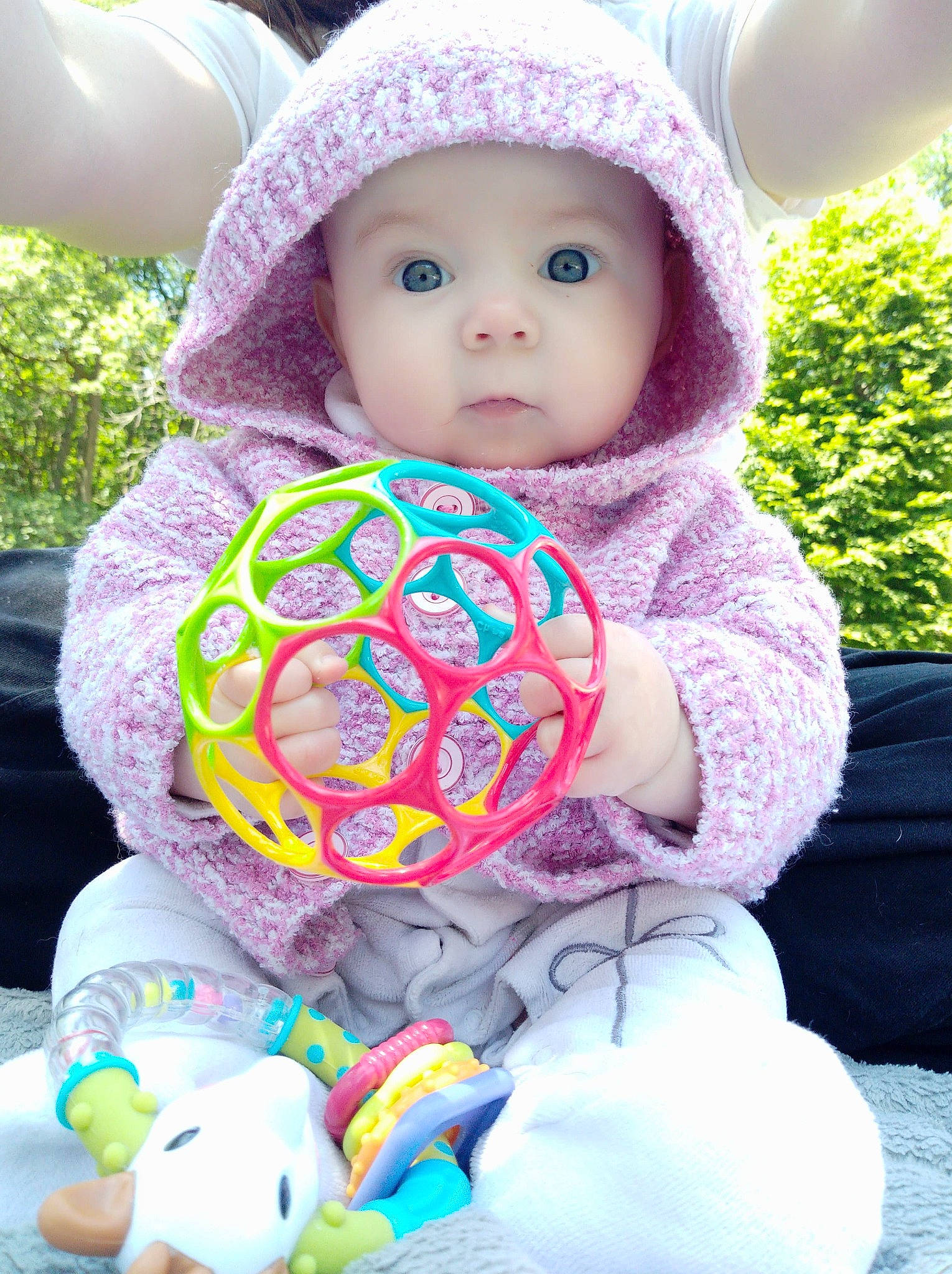 Elouane participe au concours pour gagner de l'argent avec cette photo : baby_toddler_clothing, easter, fun, grass, green, happy, headwear, pattern, person, photograph, pink, plant, purple, recreation, snapshot, stuffed_toy, textile, toddler, toy, tree
