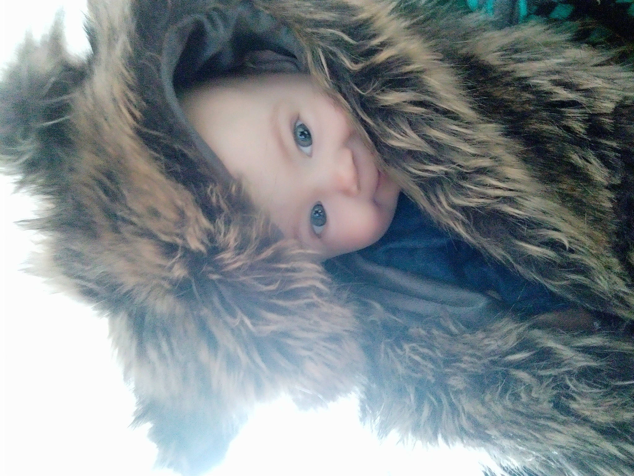 Elouane a rejoint le concours — aidez-le/la à gagner de superbes lots ! animal_product, beauty, close_up, eyelash, fashion_model, flash_photography, fur, fur_clothing, hairstyle, iris, lip, long_hair, natural_material, organ, parka, person, photography, portrait_photography, skin, textile