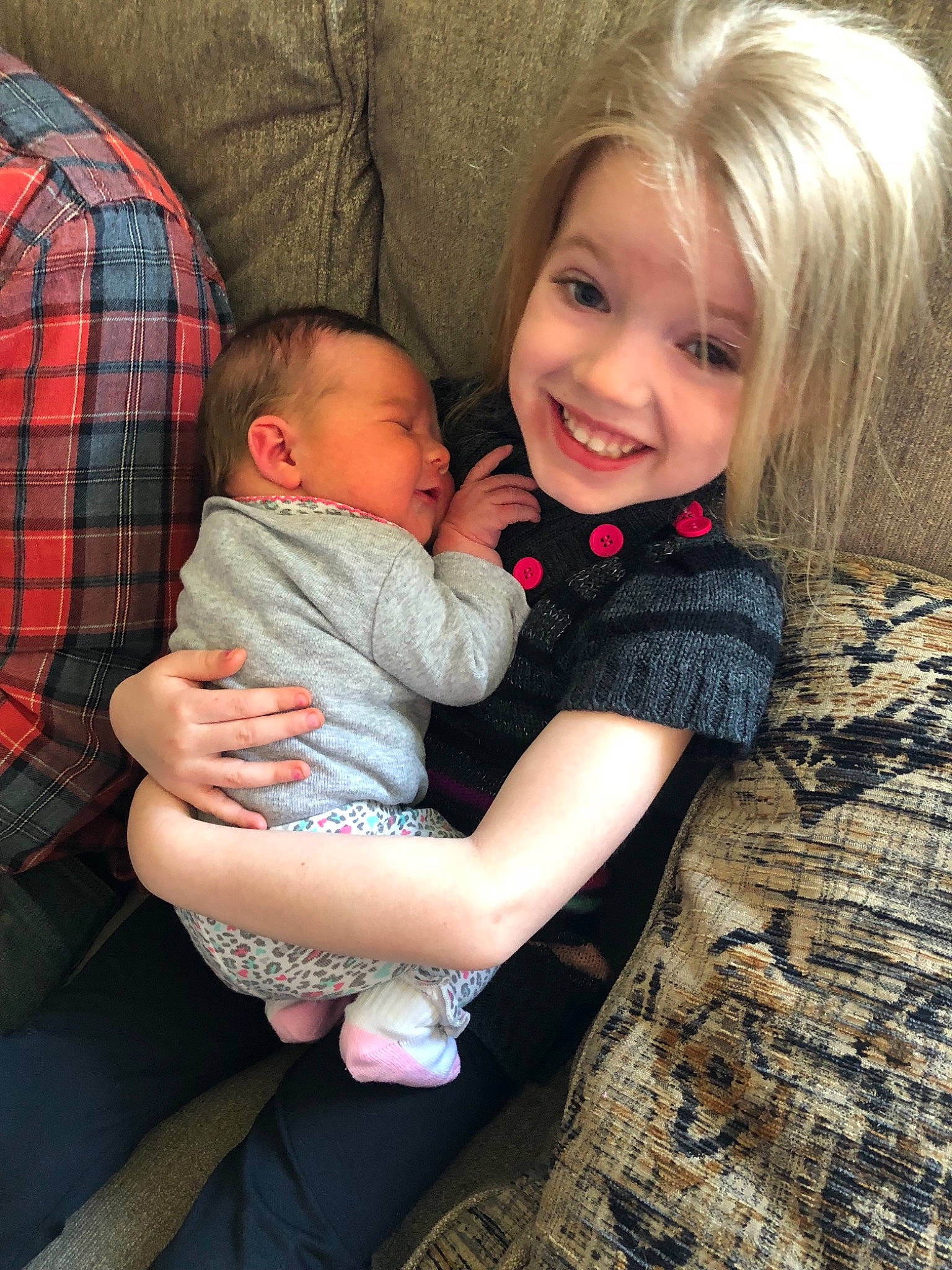 Kara is registered to the contest to win money with this photo: abdomen, blond, child, daughter, day, fun, girl, hair, hug, human_hair_color, infant, joy, mother, people, person, product, sibling, sitting, skin, smile