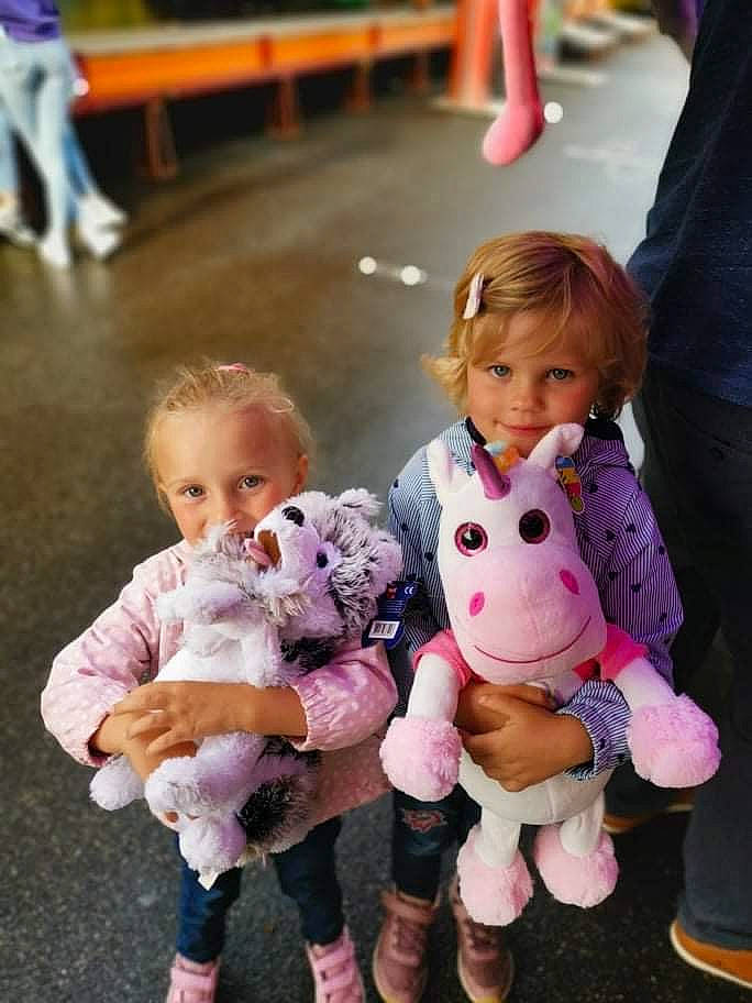 Louna Lucia participe au concours pour gagner de l'argent avec cette photo : baby, child, face, facial_expression, fun, hairstyle, happy, iris, leg, leisure, mammal, person, pink, purple, shoe, skin, smile, sneakers, toddler, toy