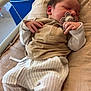 Léandro a rejoint le concours — aidez-le/la à gagner de superbes lots ! baby, bed, blanket, clothing, cozy, crib, cute, face, hospital, indoors, infant, newborn, pacifier, peaceful, person, resting, sleeping, socks, striped_pants, toddler