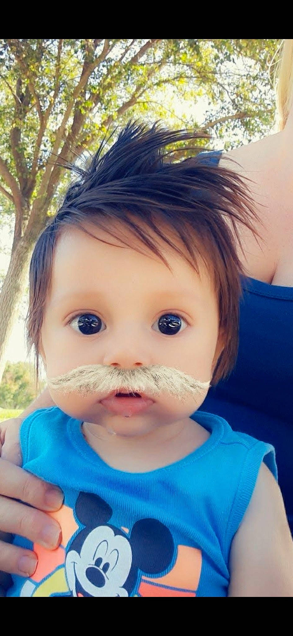 Maximiliano is registered to the contest to win money with this photo: blue, cheek, chin, cool, eye, eyebrow, eyelash, gesture, hairstyle, hand, happy, iris, lip, mouth, neck, nose, person, photograph, shoulder, skin