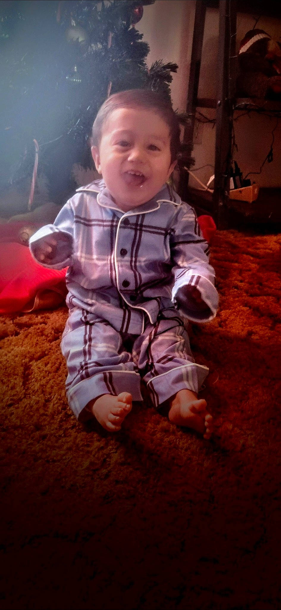 Enrique is registered to the contest to win money with this photo: baby, baby_toddler_clothing, barefoot, child, flash_photography, foot, fun, grass, happy, mouth, person, sand, sitting, skin, sleeve, smile, soil, standing, t_shirt, toddler