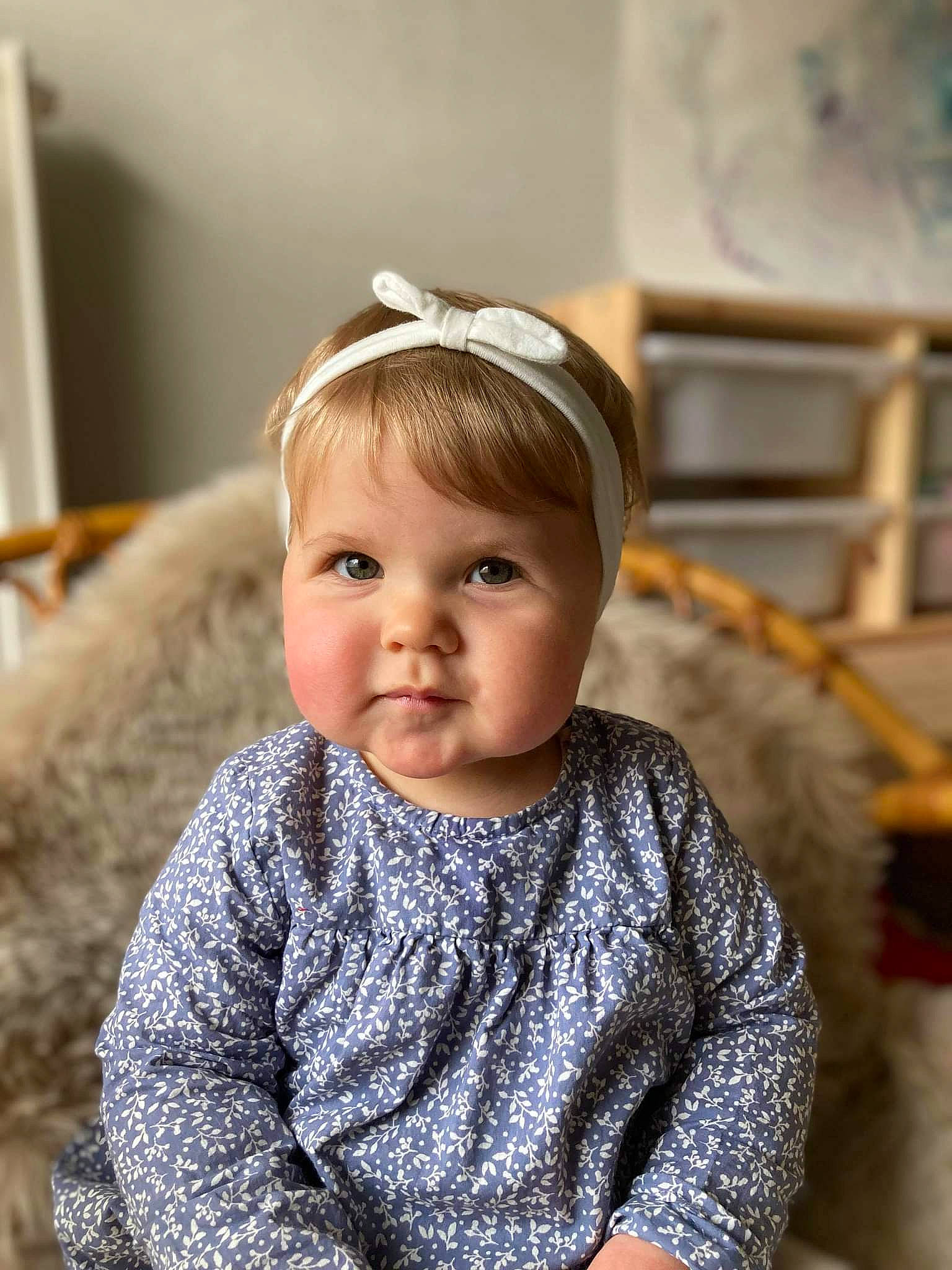 Agathe participe au concours pour gagner de l'argent avec cette photo : baby, baby_toddler_clothing, cheek, chin, ear, eye, eyelash, eyewear, flash_photography, happy, headgear, headpiece, iris, lip, neck, person, skin, sleeve, smile, standing