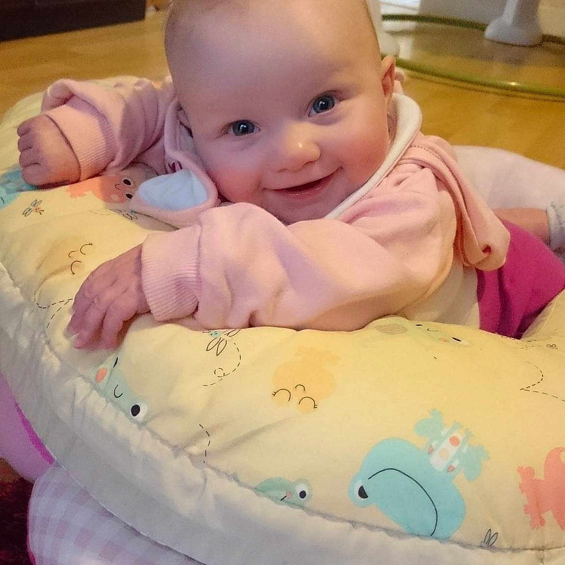 Freya is registered to the contest to win money with this photo: