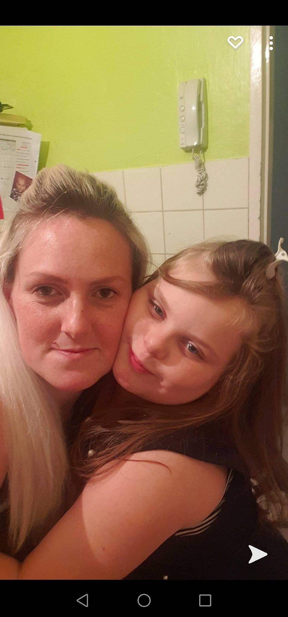 Shalyna a rejoint le concours — aidez-le/la à gagner de superbes lots ! beauty, brown_hair, cheek, eyebrow, eyelash, face, forehead, friendship, hair, hairstyle, head, interaction, iris, joy, lip, love, mammal, mouth, nose, person