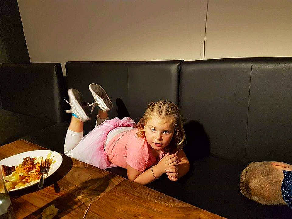 Shalyna a rejoint le concours — aidez-le/la à gagner de superbes lots ! breakfast, brunch, comfort, comfort_food, cuisine, dish, dishware, eating, food_craving, kitchen_utensil, lunch, meal, person, plate, room, sharing, sitting, supper, table, tableware