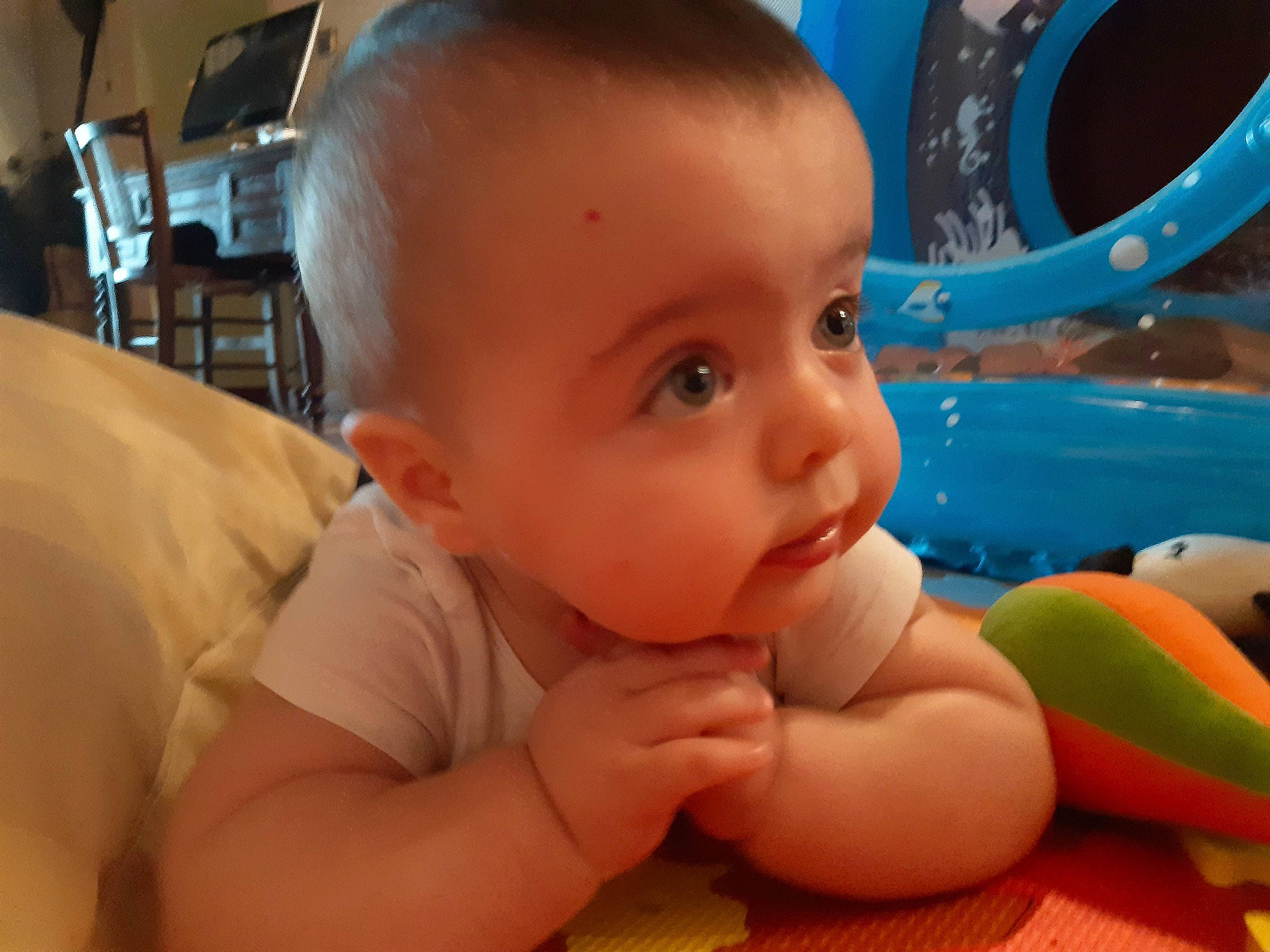 Joy a rejoint le concours — aidez-le/la à gagner de superbes lots ! baby, baby_toddler_clothing, cheek, chest, child, eye, eyelash, foot, fun, gesture, happy, head, iris, leisure, mouth, nail, nose, person, skin, thumb