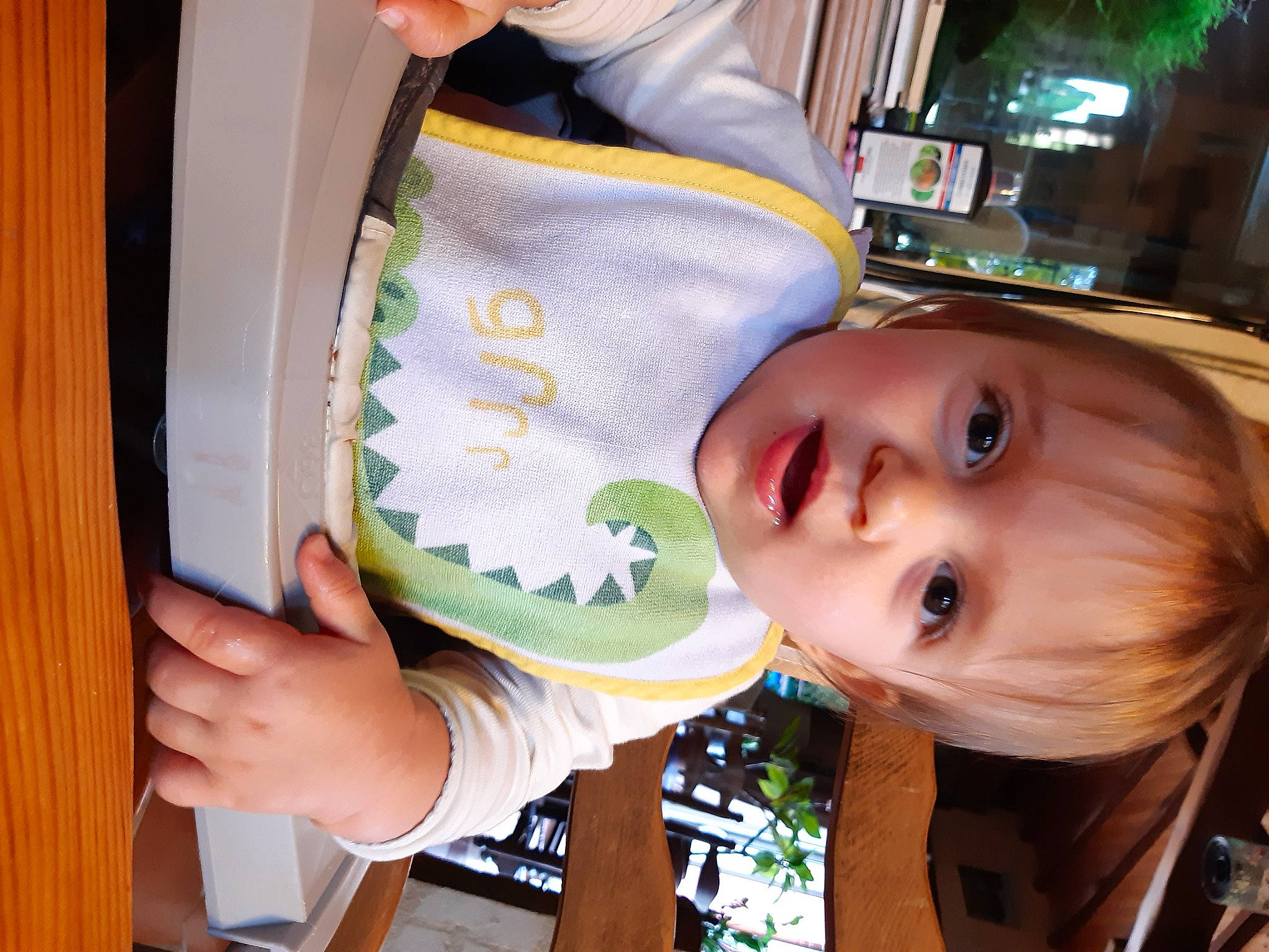 Nola a rejoint le concours — aidez-le/la à gagner de superbes lots ! baby, baby_products, baby_toddler_clothing, cheek, child, fun, hairstyle, happy, hat, headgear, iris, mouth, nose, person, plant, skin, sleeve, sunglasses, toddler, tree