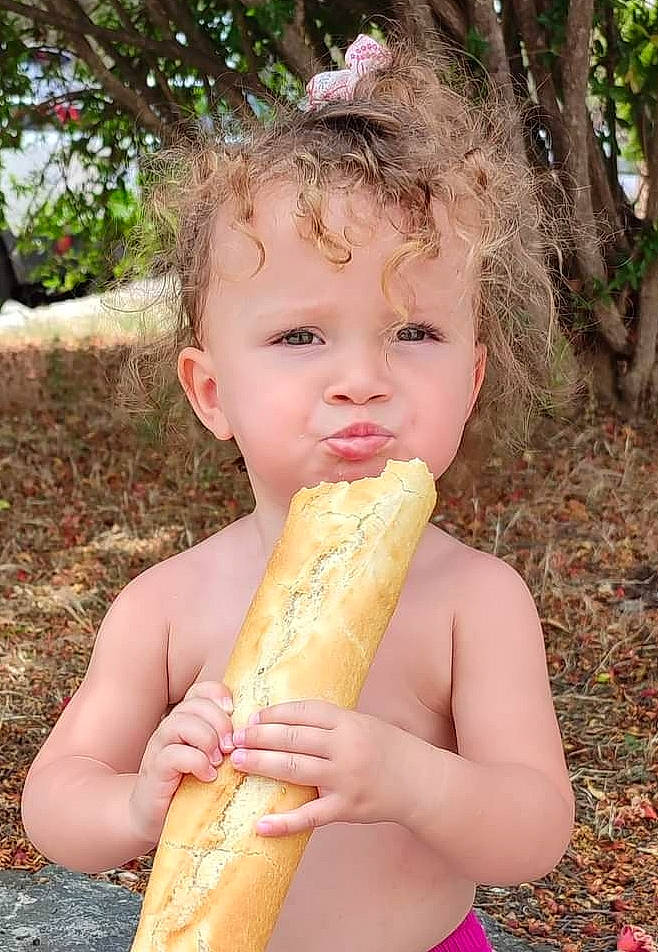 Louena a rejoint le concours — aidez-le/la à gagner de superbes lots ! comfort_food, cuisine, dish, eating, food, food_craving, fruit, grass, happy, ice_cream_bar, ice_cream_cone, ingredient, junk_food, natural_foods, people_in_nature, person, plant, summer, sweet_corn, thumb