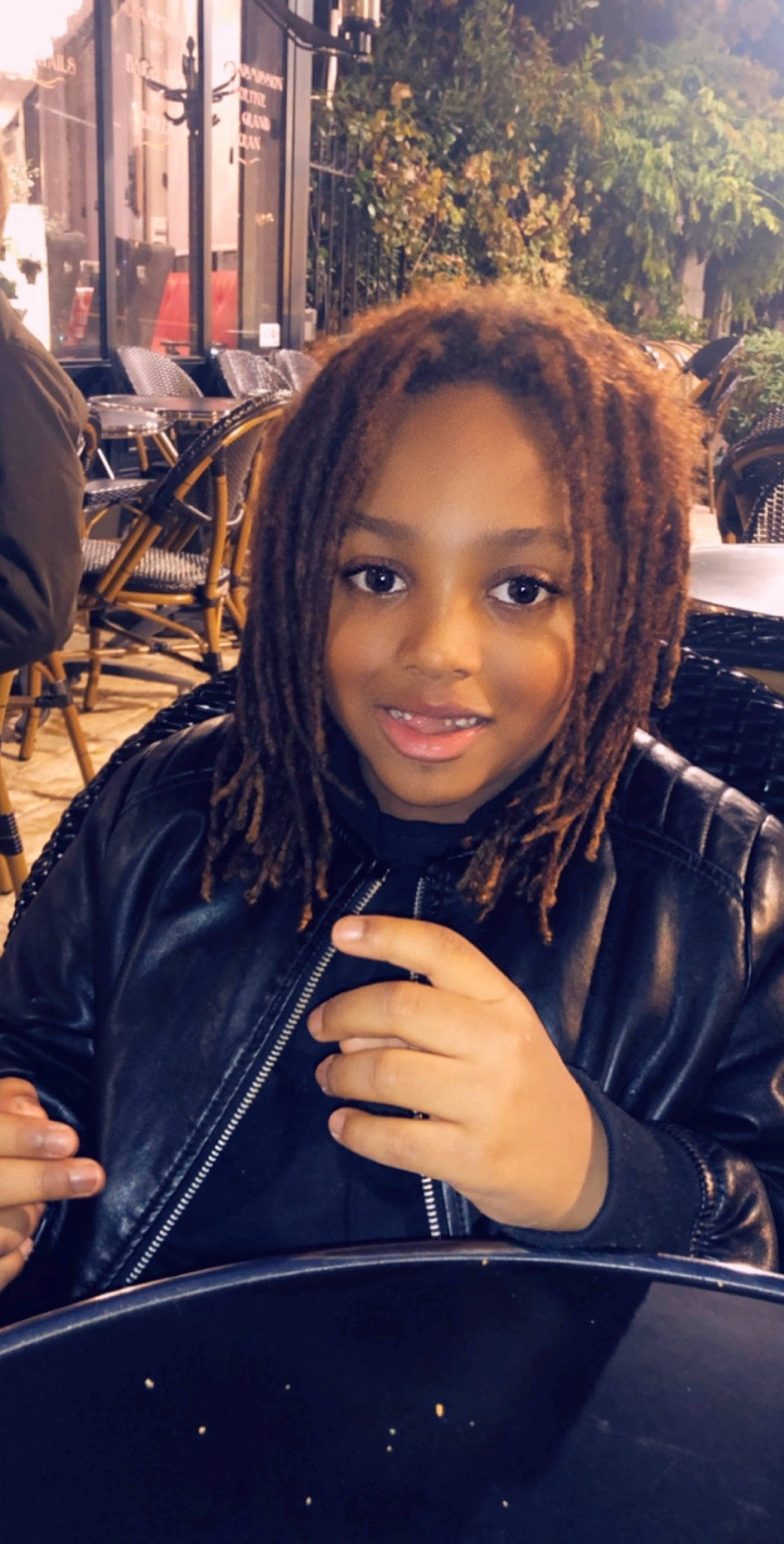 Jahnaël participe au concours pour gagner de l'argent avec cette photo : beauty, black_hair, brown_hair, cool, dreadlocks, face, feathered_hair, hair, hair_coloring, hairstyle, jacket, joy, lady, leather_jacket, lip, long_hair, person, photography, smile, street_fashion