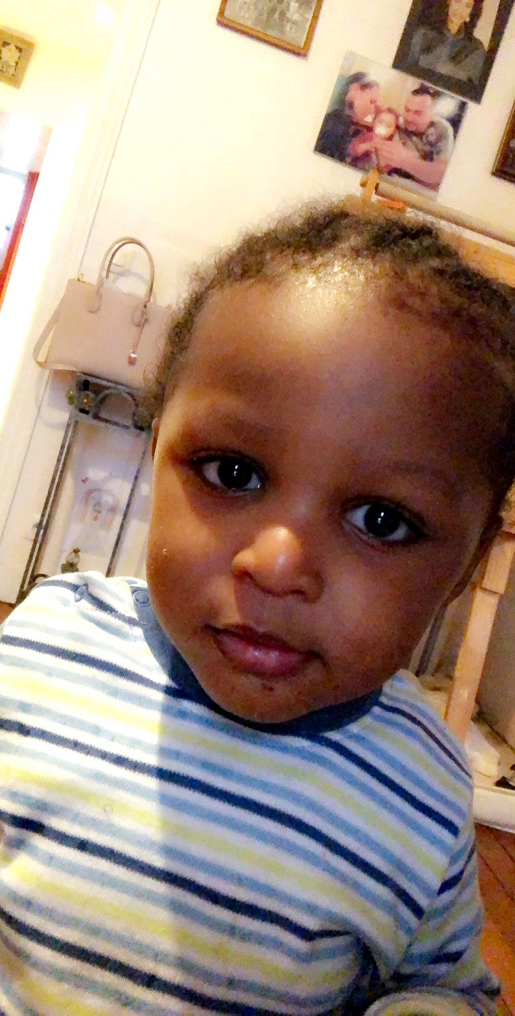 Jahïan participe au concours pour gagner de l'argent avec cette photo : baby, black_hair, cheek, child, chin, ear, eye, eyebrow, face, forehead, hair, hairstyle, head, iris, lip, nose, person, selfie, skin, smile