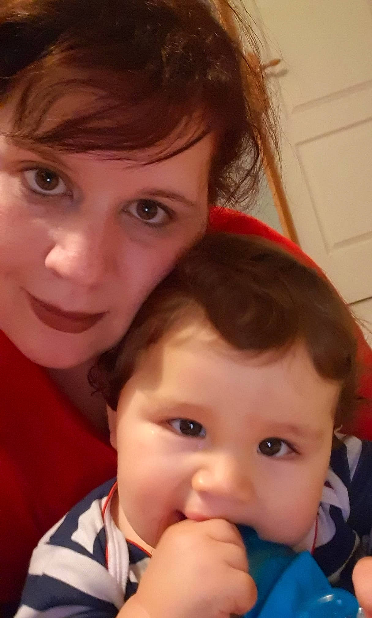 Sacha a rejoint le concours — aidez-le/la à gagner de superbes lots ! baby, brown_hair, cheek, child, chin, daughter, eye, eyebrow, face, forehead, gesture, joy, lip, mother, mouth, nose, person, photography, selfie, skin