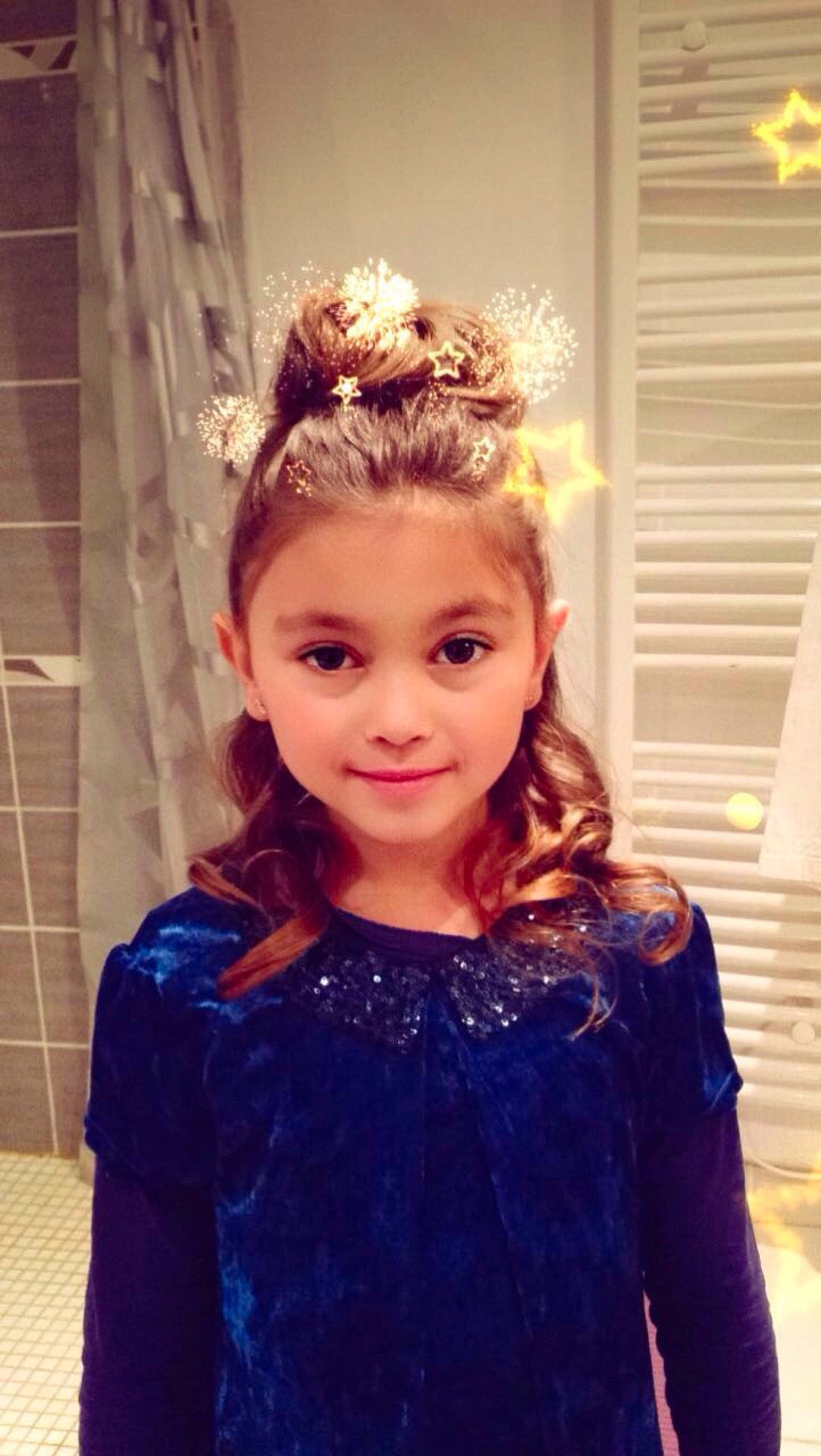 Ilyana a rejoint le concours — aidez-le/la à gagner de superbes lots ! beauty, brown_hair, child, child_model, fashion_accessory, girl, hair, hair_accessory, hair_coloring, hairstyle, headpiece, human_hair_color, long_hair, person, smile, textile, toddler