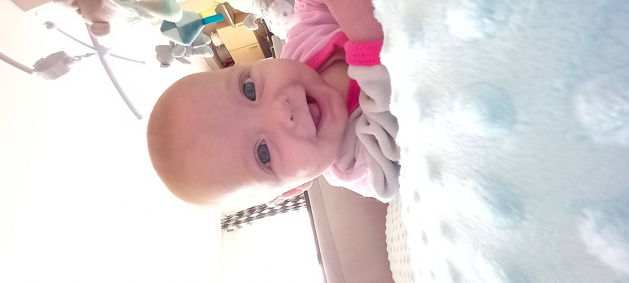 Zoé a rejoint le concours — aidez-le/la à gagner de superbes lots ! baby, baby_toddler_clothing, child, dress, eyelash, fashion_accessory, fun, happy, hat, joy, lip, magenta, nose, person, pink, portrait_photography, skin, smile, toddler, water