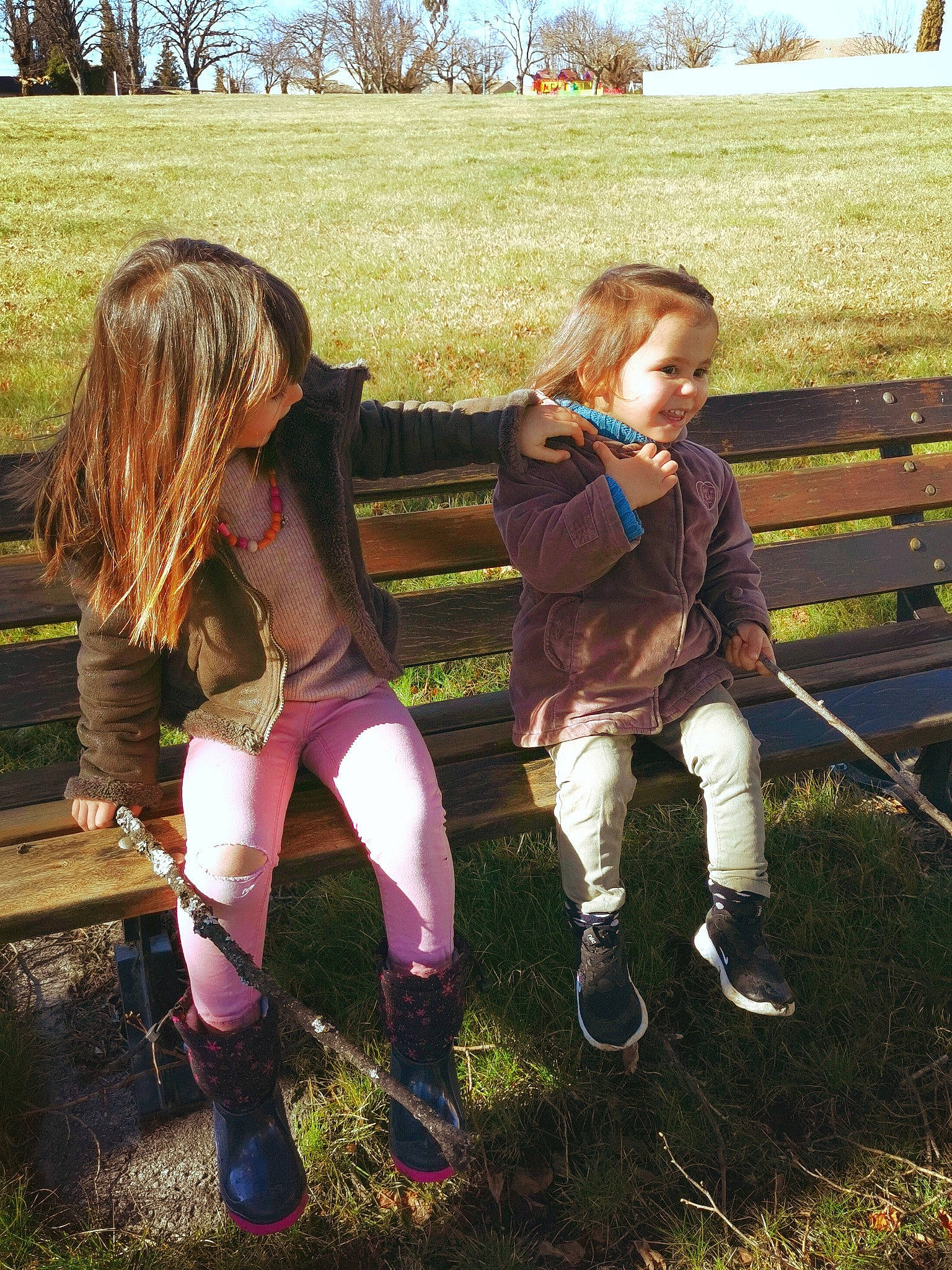 Rachelle participe au concours pour gagner de l'argent avec cette photo : footwear, fun, gesture, grass, grassland, hair, hairstyle, happy, leg, leisure, mammal, meadow, people_in_nature, person, plant, shoe, sky, sneakers, toddler, tree
