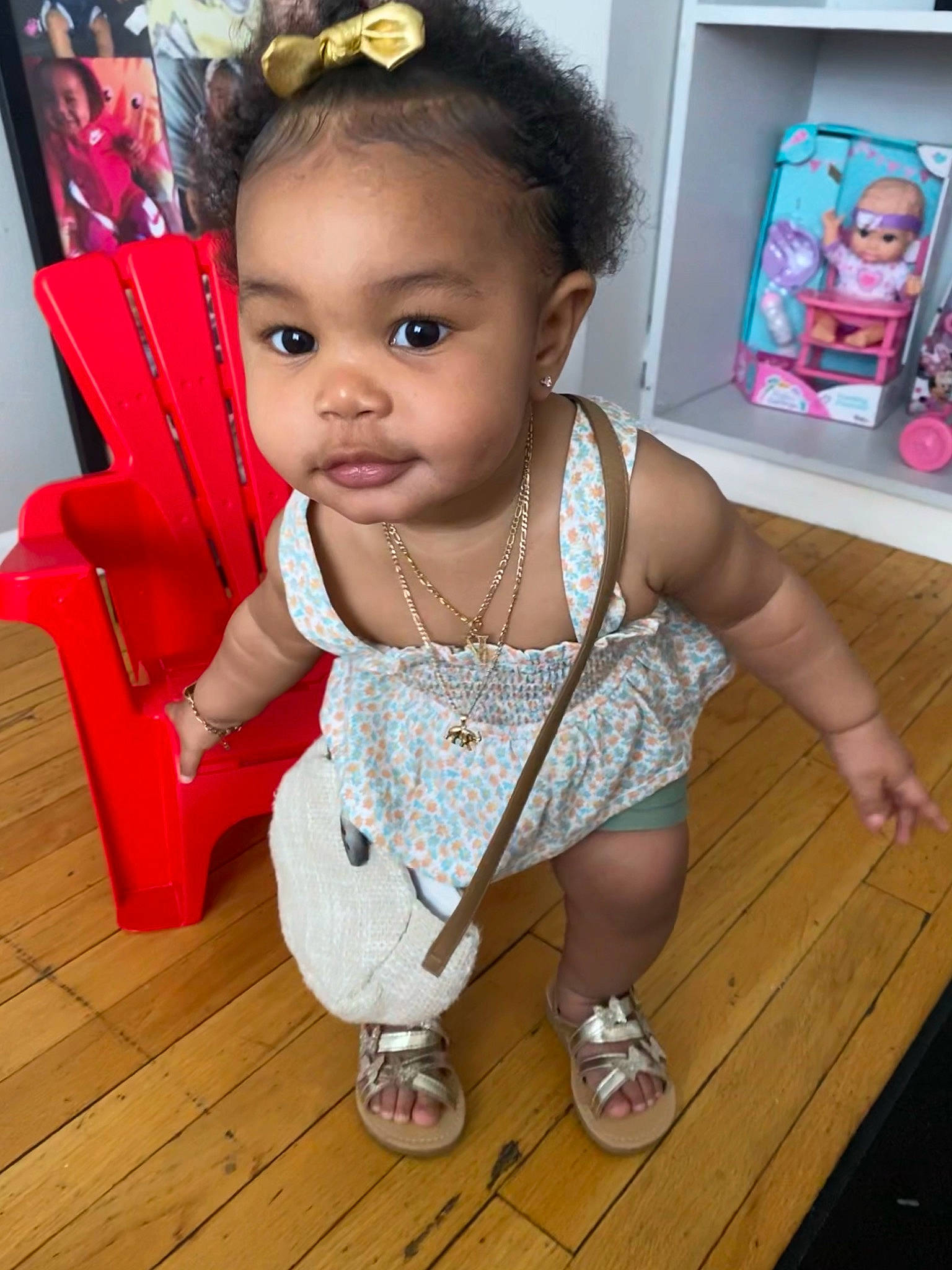 Valilcette is registered to the contest to win money with this photo: baby, baby_toddler_clothing, cheek, child, eye, eyelash, floor, flooring, fun, happy, hardwood, jewellery, person, pink, room, skin, snapshot, toddler, wood, wood_flooring