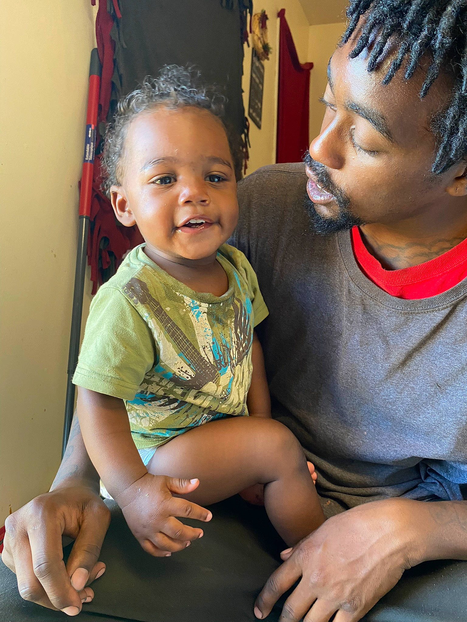 Kameron is registered to the contest to win money with this photo: arm, cheek, chin, facial_expression, fashion, hairstyle, hand, happy, head, human, human_body, interaction, joint, neck, organ, person, shoulder, skin, sleeve, smile