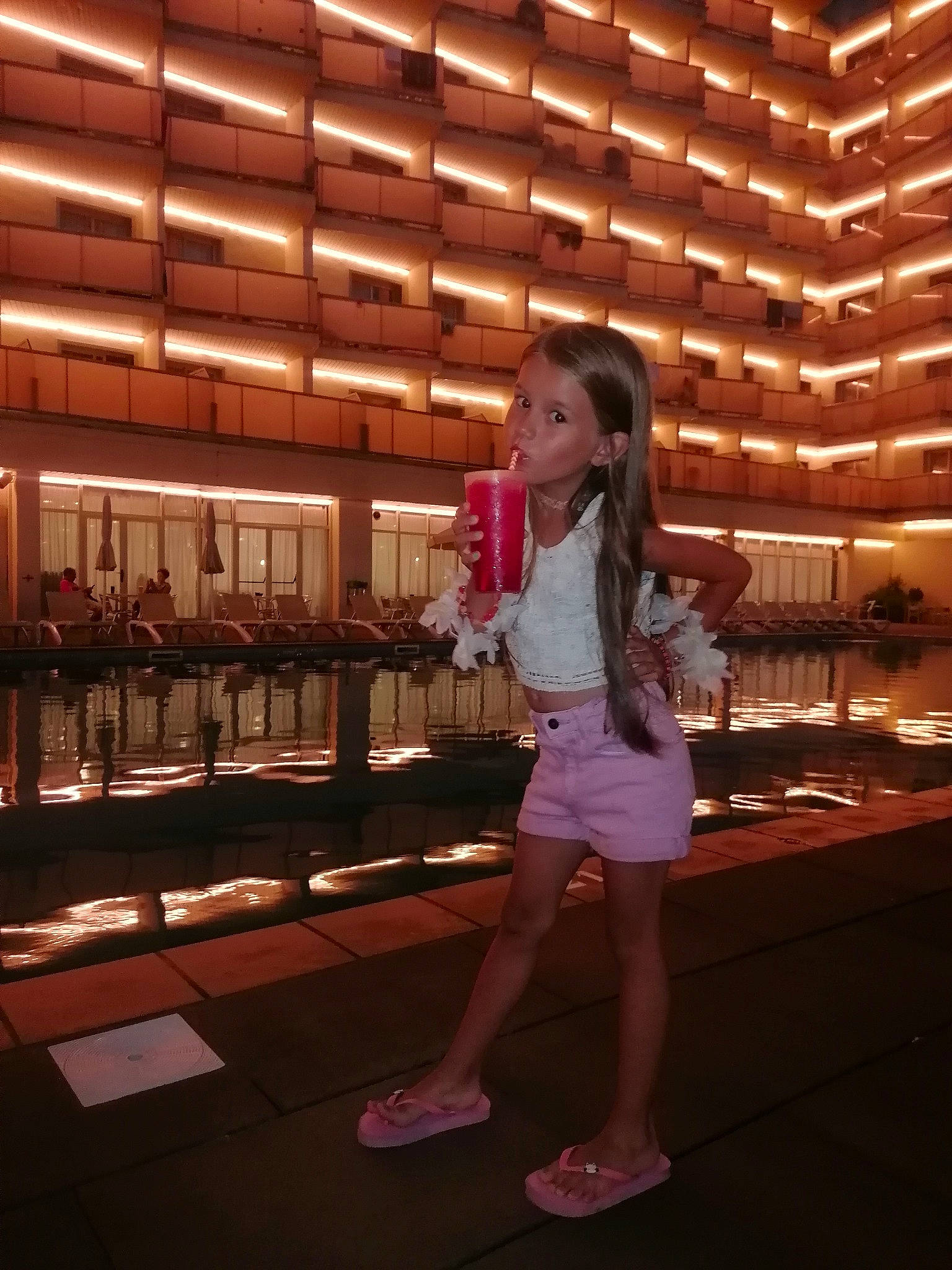 Stella-marie participe au concours pour gagner de l'argent avec cette photo : child, event, flooring, fun, happy, human_leg, knee, leisure, lighting, magenta, person, room, sandal, shorts, sneakers, sock, standing, t_shirt, thigh, toddler