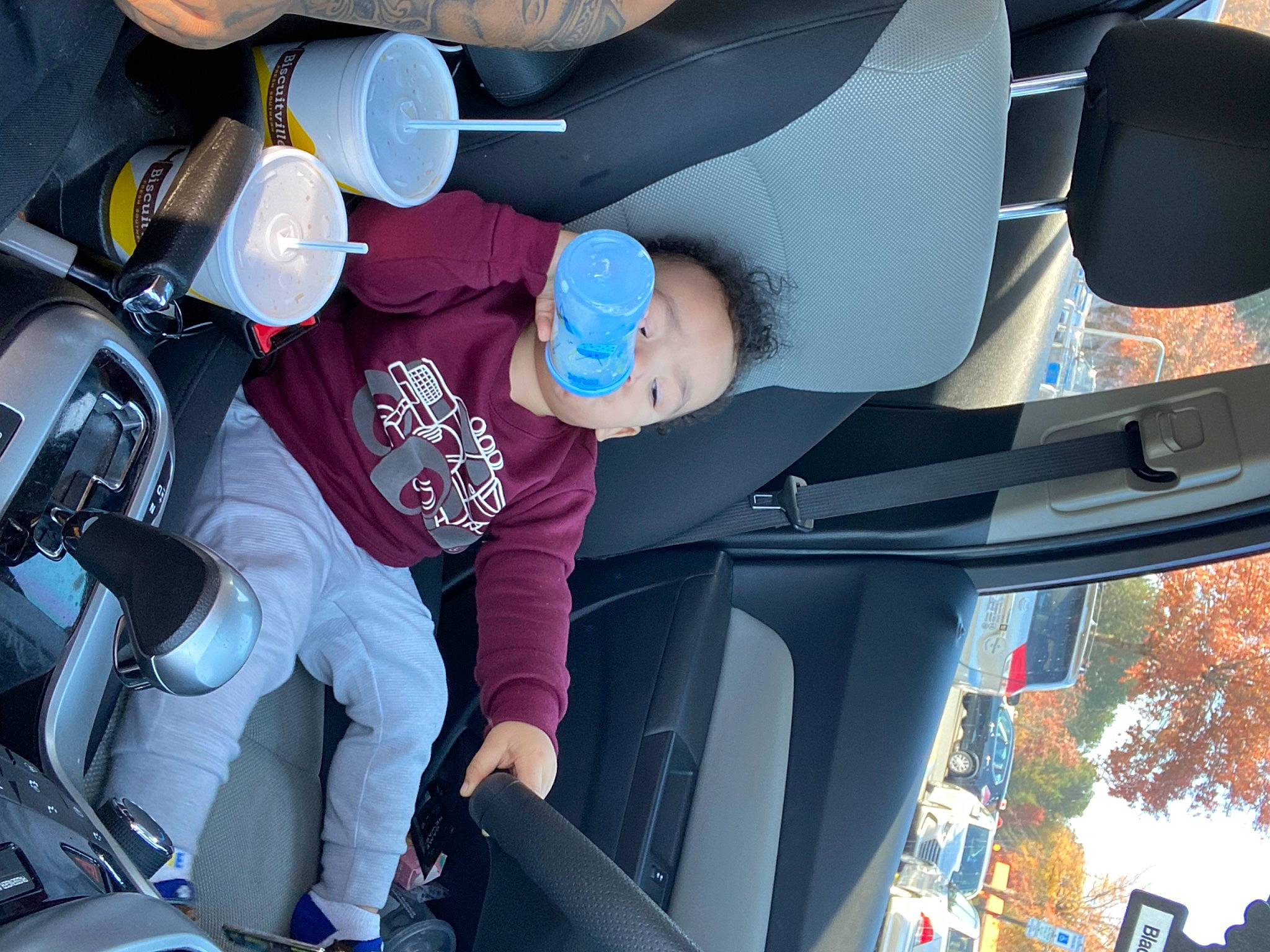 Legend is registered to the contest to win money with this photo: auto_part, automotive_design, automotive_exterior, automotive_wheel_system, automotive_window_part, car, car_seat, car_seat_cover, electric_blue, family_car, head_restraint, helmet, luxury_vehicle, mode_of_transport, motor_vehicle, person, steering_wheel, toddler, vehicle, vehicle_door