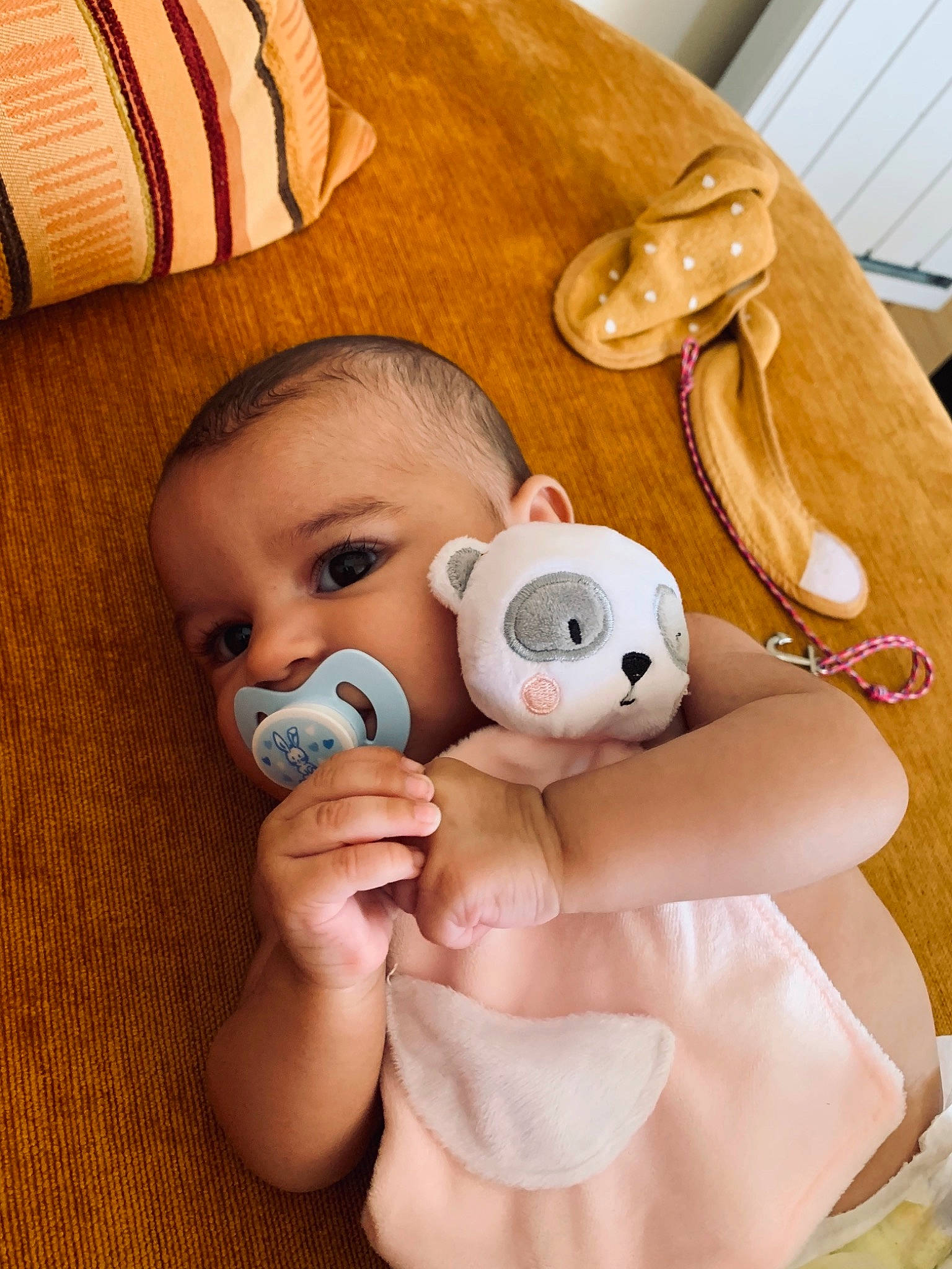 Liyah participe au concours pour gagner de l'argent avec cette photo : baby, birth, child, ear, person, skin, teddy_bear, toddler, toy