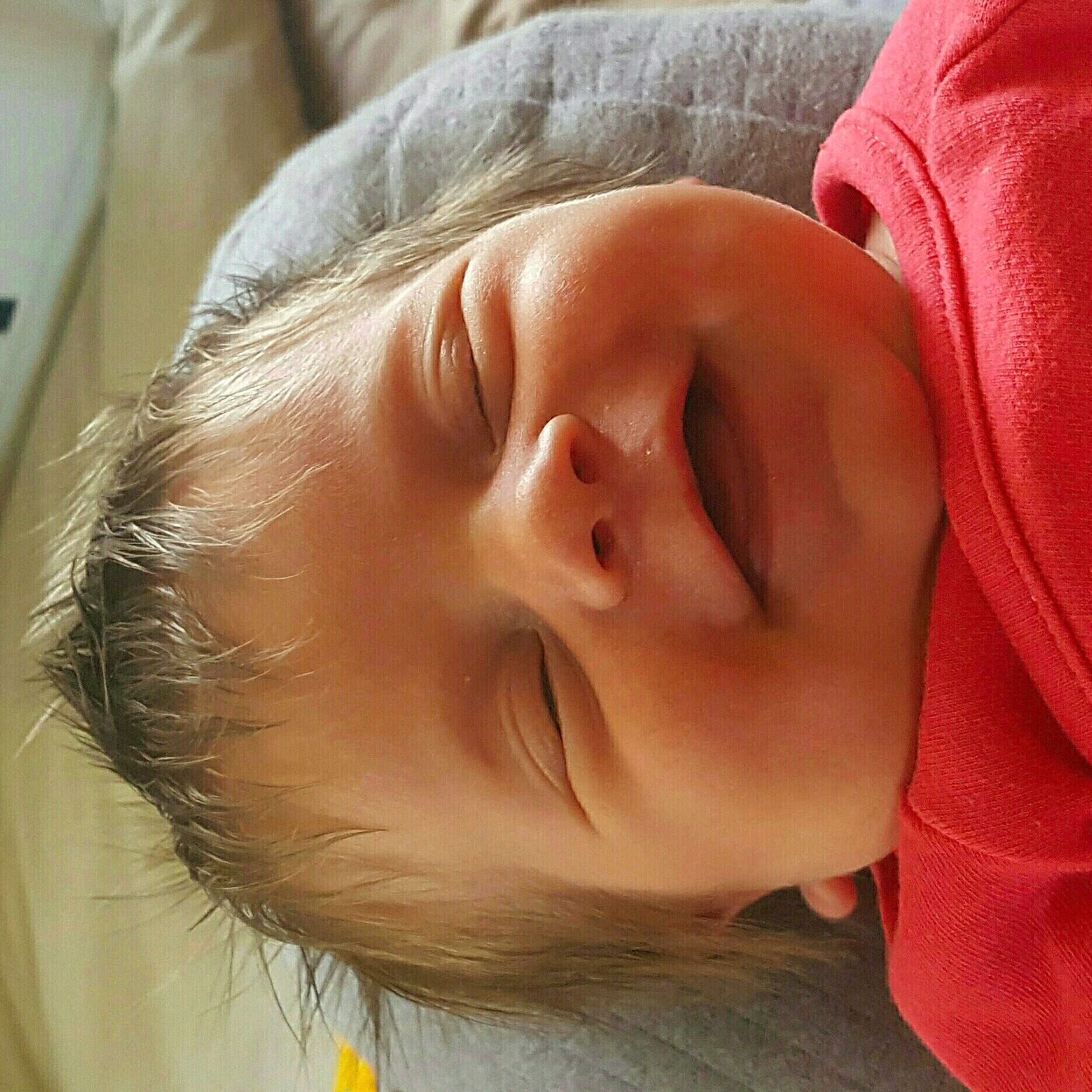 Elyne a rejoint le concours — aidez-le/la à gagner de superbes lots ! child, eye, face, facial_expression, infant, nose, person, portrait, skin, sleep, smile