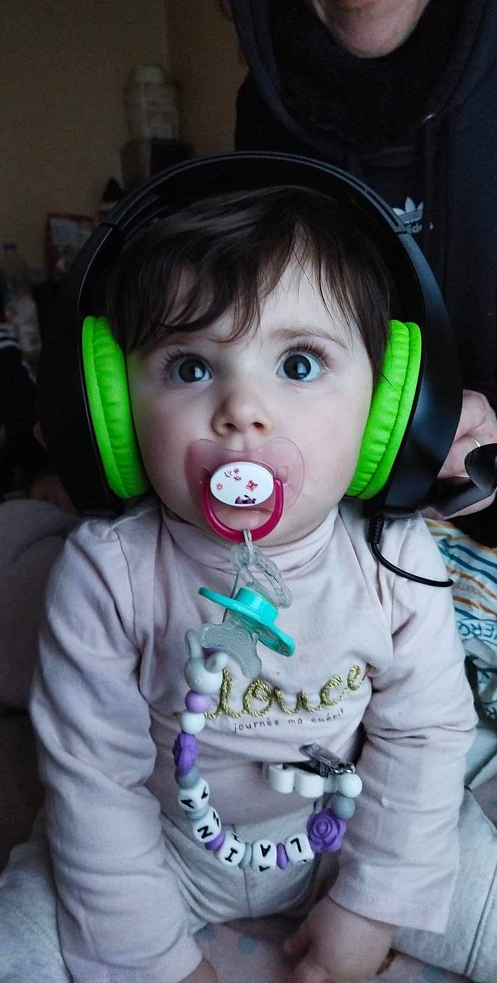 Laïna participe au concours pour gagner de l'argent avec cette photo : audio_equipment, baby, baby_toddler_clothing, cheek, child, cool, costume, ear, eyelash, fun, hairstyle, happy, hearing, iris, mouth, nose, organ, outerwear, person, sleeve