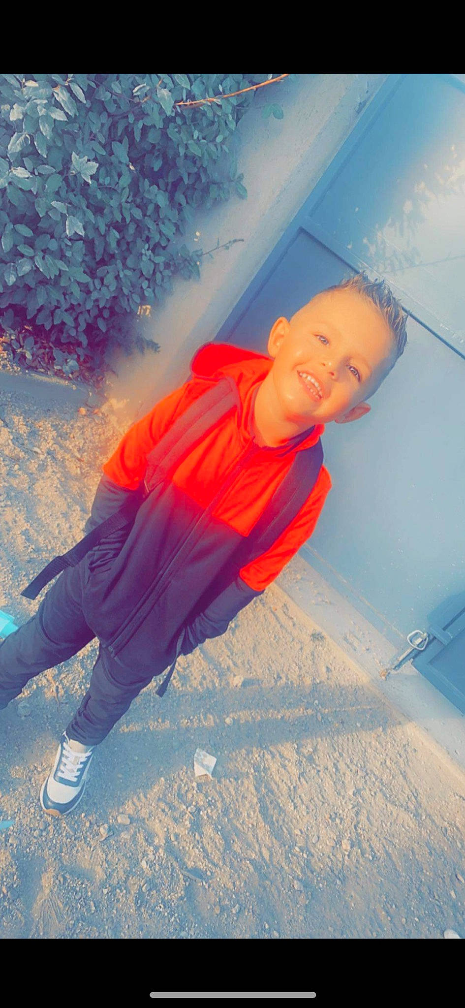 Logan a rejoint le concours — aidez-le/la à gagner de superbes lots ! adventure, azure, beauty, child, electric_blue, freezing, fun, happy, leisure, orange, people_in_nature, person, personal_protective_equipment, play, recreation, smile, t_shirt, toddler, vacation, vehicle_door