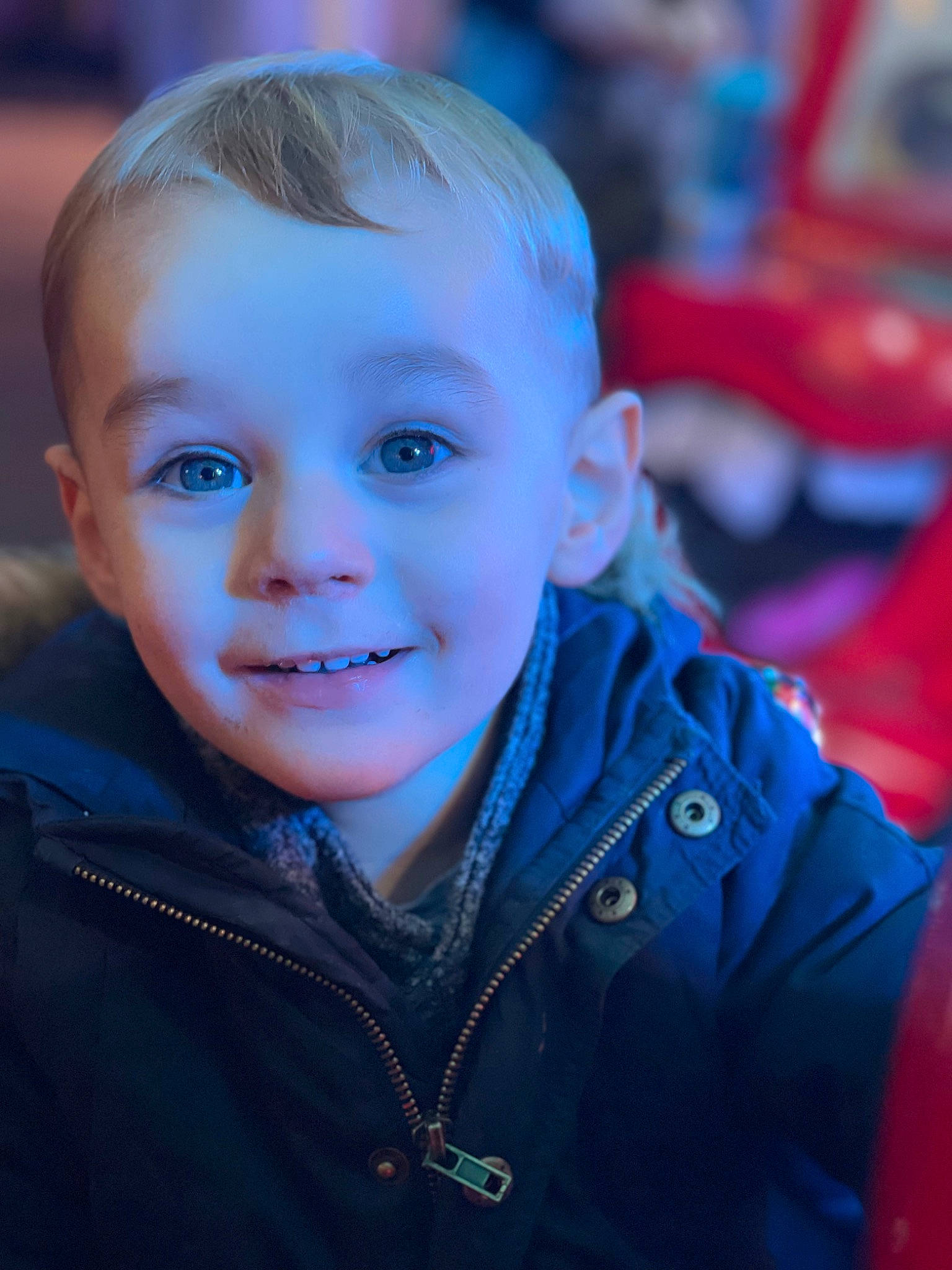 Tyno a rejoint le concours — aidez-le/la à gagner de superbes lots ! azure, cheek, chin, cool, eye, eyebrow, facial_expression, flash_photography, fun, happy, iris, jacket, joy, lip, mouth, nose, person, plant, skin, sleeve