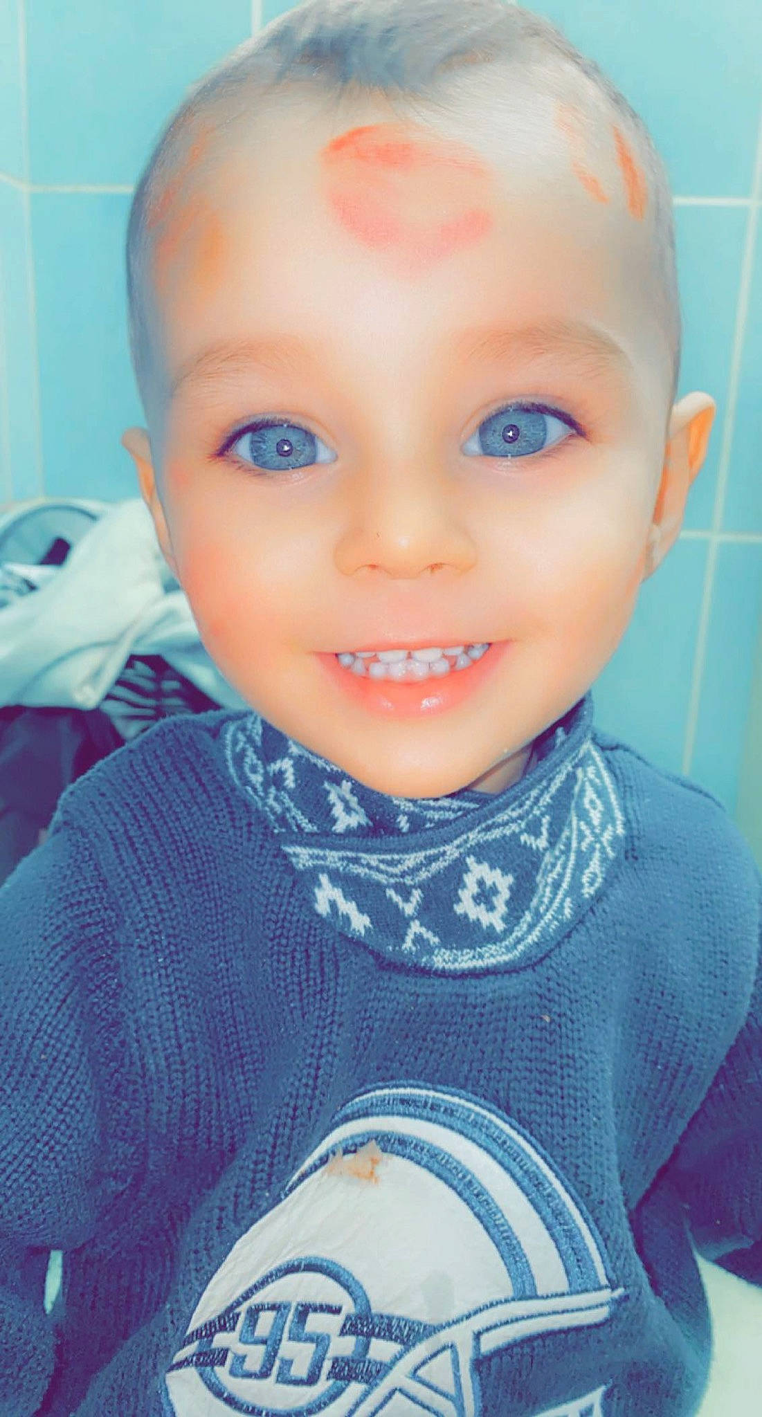 Tyno participe au concours pour gagner de l'argent avec cette photo : baby_toddler_clothing, blue, cheek, child, chin, electric_blue, eye, eyebrow, eyelash, forehead, fun, happy, iris, joy, neck, nose, outerwear, person, sleeve, smile