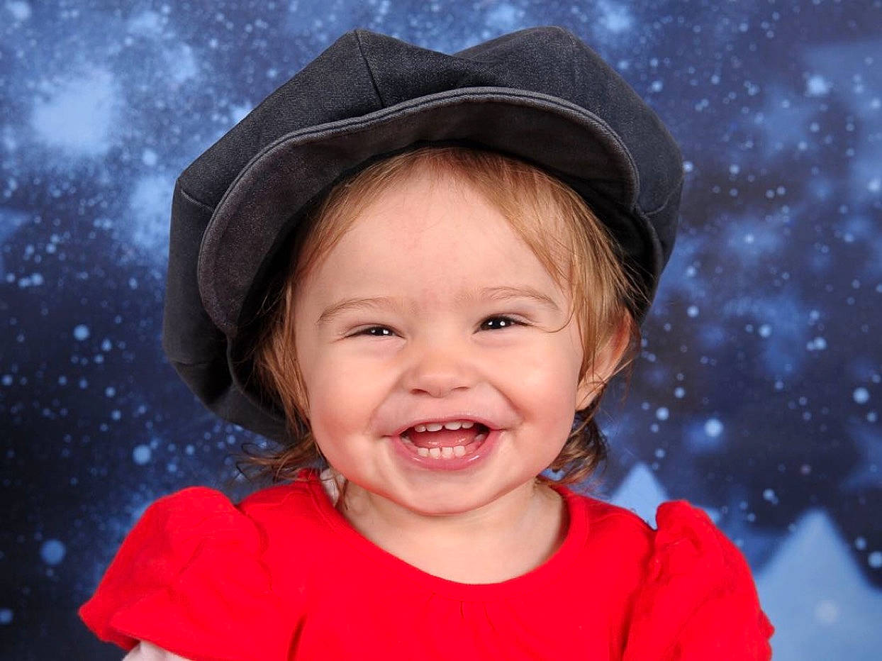 Ilona a rejoint le concours — aidez-le/la à gagner de superbes lots ! cap, cheek, chin, eye, eyebrow, facial_expression, flash_photography, hair, happy, hat, human_body, iris, joy, lip, mouth, nose, people_in_nature, person, skin, sky