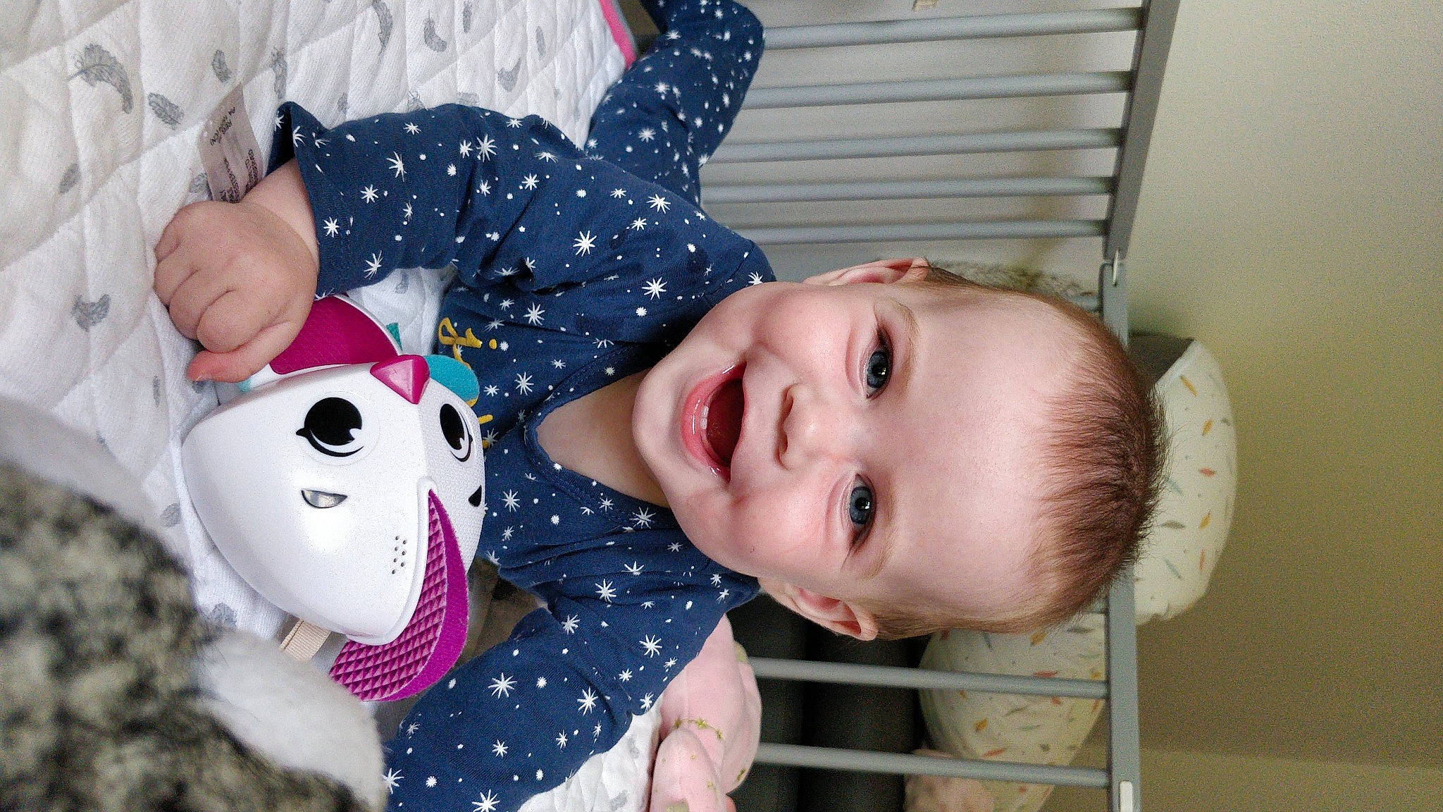 Agathe participe au concours pour gagner de l'argent avec cette photo : baby, baby_laughing, baby_products, baby_toddler_clothing, cheek, child, fun, happy, joy, nose, organ, pattern, people, person, pink, red, skin, smile, textile, toddler