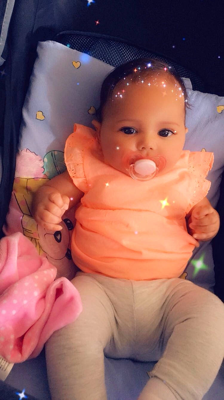 Inaya participe au concours pour gagner de l'argent avec cette photo : abdomen, baby, cheek, child, person, pink, skin, stomach, toddler, trunk