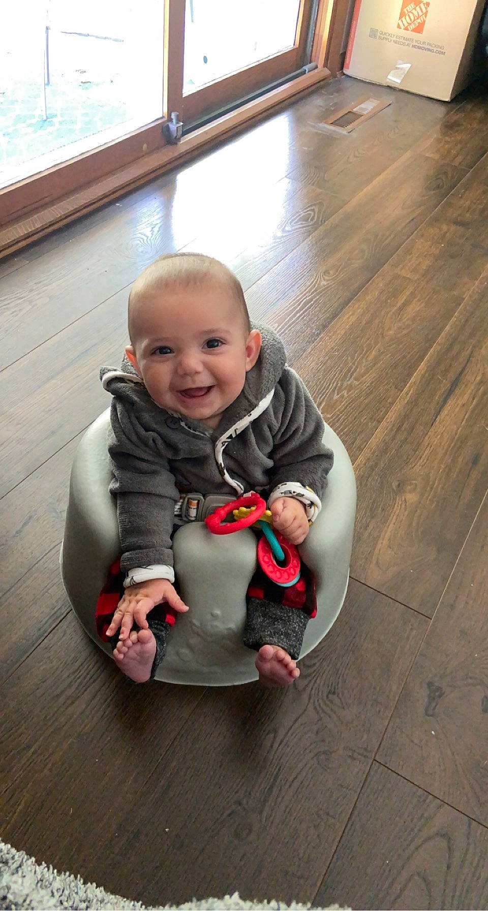 Benicio is registered to the contest to win money with this photo: baby, baby_toddler_clothing, cheek, eye, face, facial_expression, floor, flooring, hair, happy, hardwood, head, joy, leisure, mouth, person, skin, smile, standing, toddler