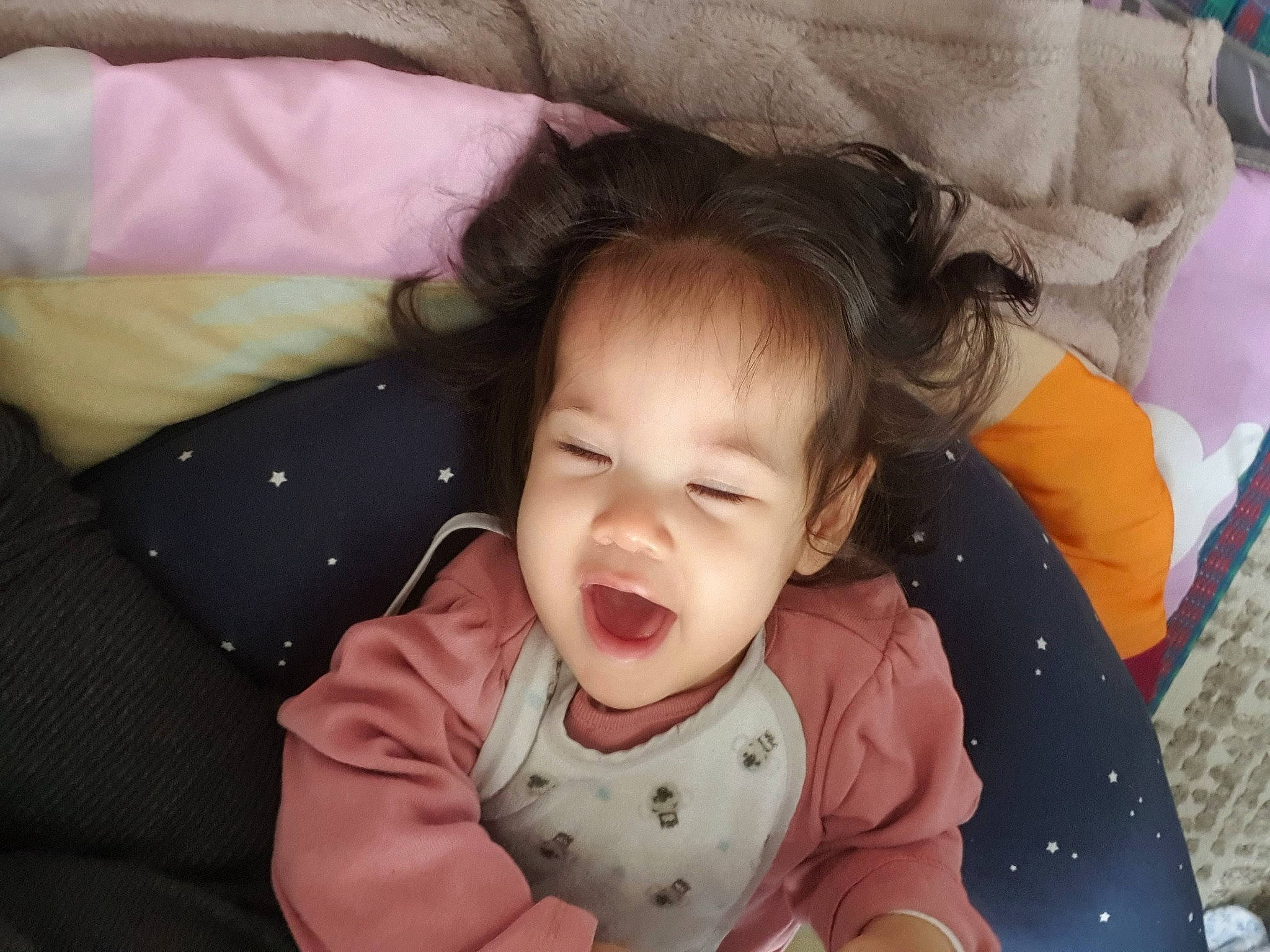 Enola participe au concours pour gagner de l'argent avec cette photo : baby, baby_products, baby_toddler_clothing, bedtime, cheek, child, comfort, face, fun, happy, iris, linens, pattern, person, pink, sitting, skin, sleeve, smile, textile