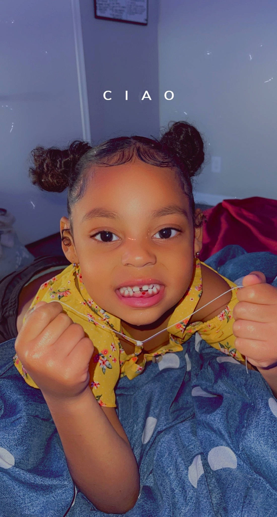 Izaura is registered to the contest to win money with this photo: arm, black_hair, cheek, ear, eyebrow, eyelash, finger, flash_photography, forehead, fun, gesture, hand, happy, iris, joy, lip, neck, nose, person, pink