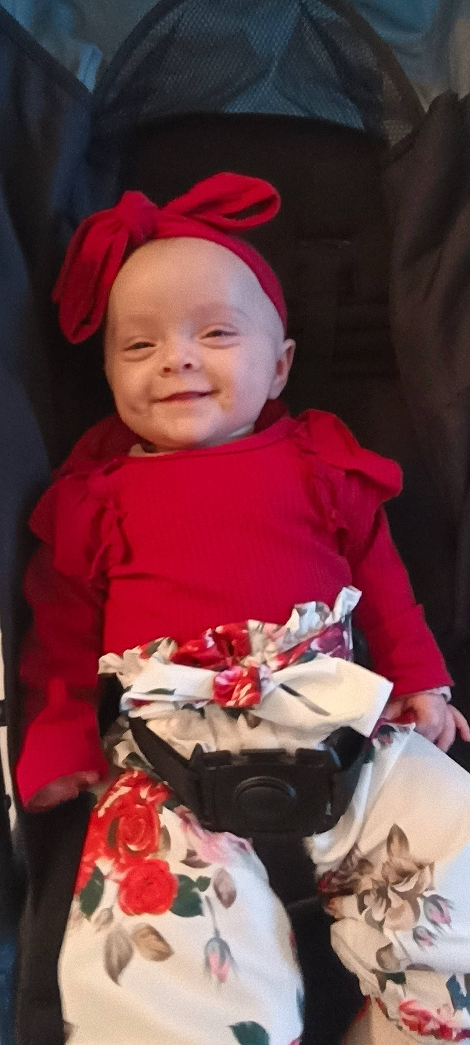 Giulia participe au concours pour gagner de l'argent avec cette photo : baby, baby_carriage, baby_toddler_clothing, cheek, eye, fashion, happy, headwear, human_body, joy, lap, lip, mouth, organ, person, pink, product, red, skin, sleeve