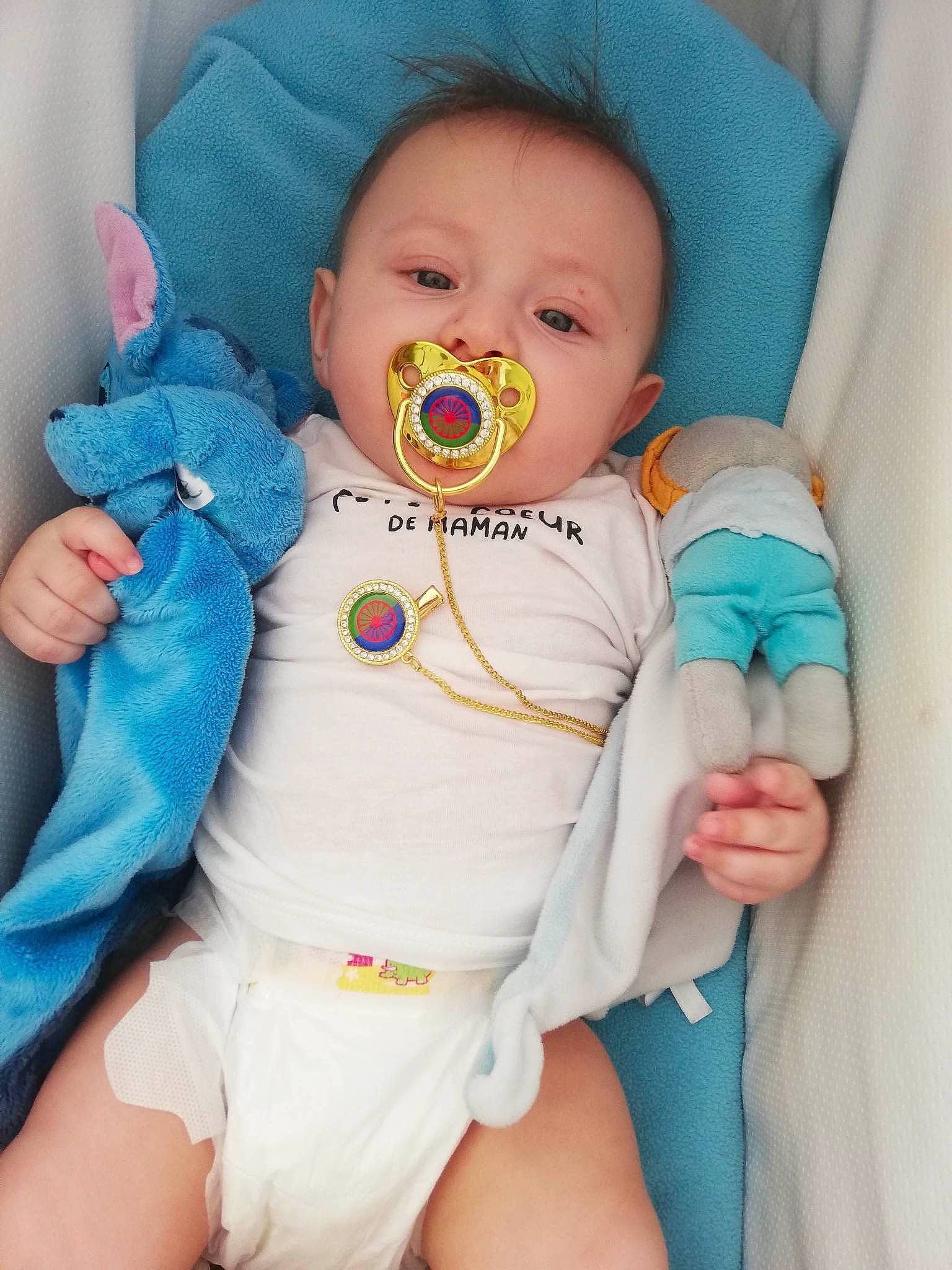 Tayron participe au concours pour gagner de l'argent avec cette photo : baby, baby_safety, baby_sleeping, baby_toddler_clothing, cheek, child, comfort, eye, face, gesture, head, human_body, linens, person, product, skin, sleeve, stomach, thumb, toddler